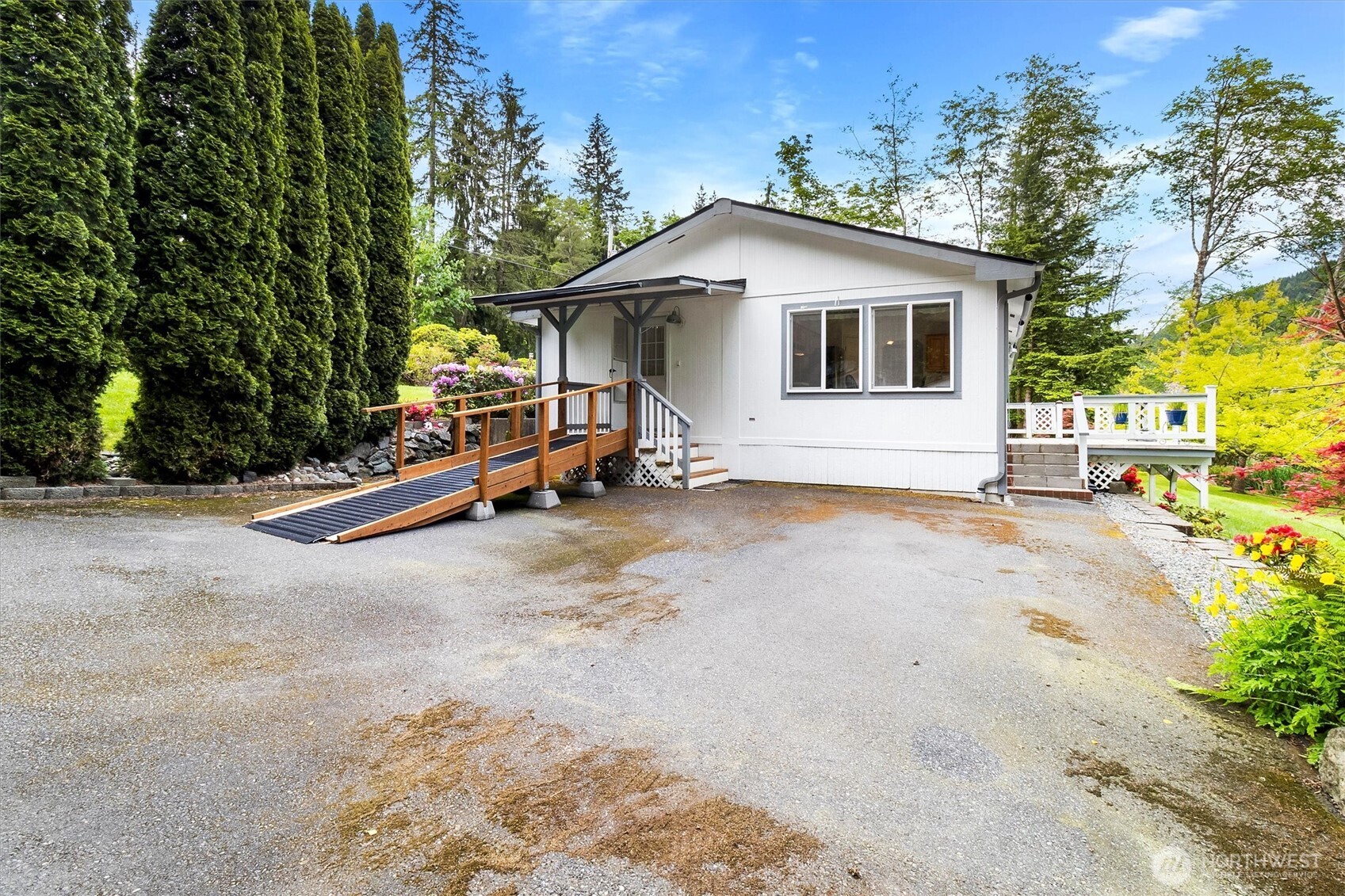 495 Lakeside Drive