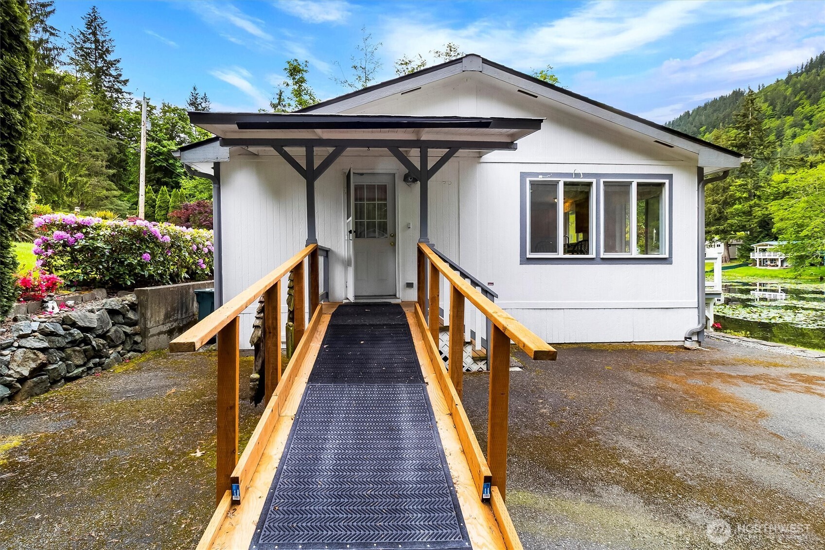 495 Lakeside Drive