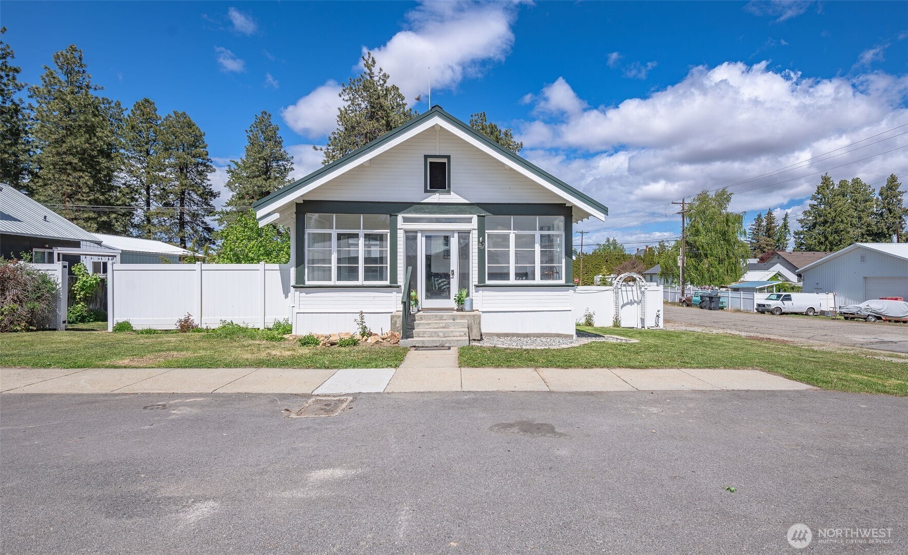 417 E Walnut