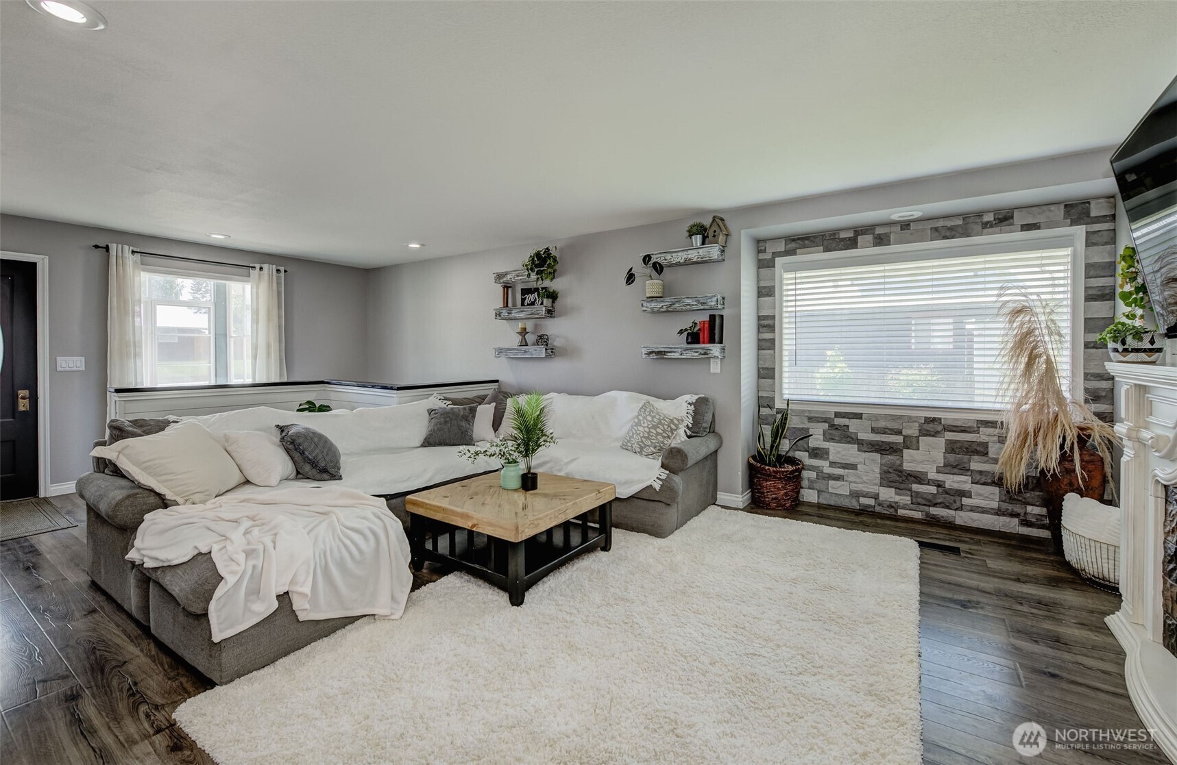417 E Walnut