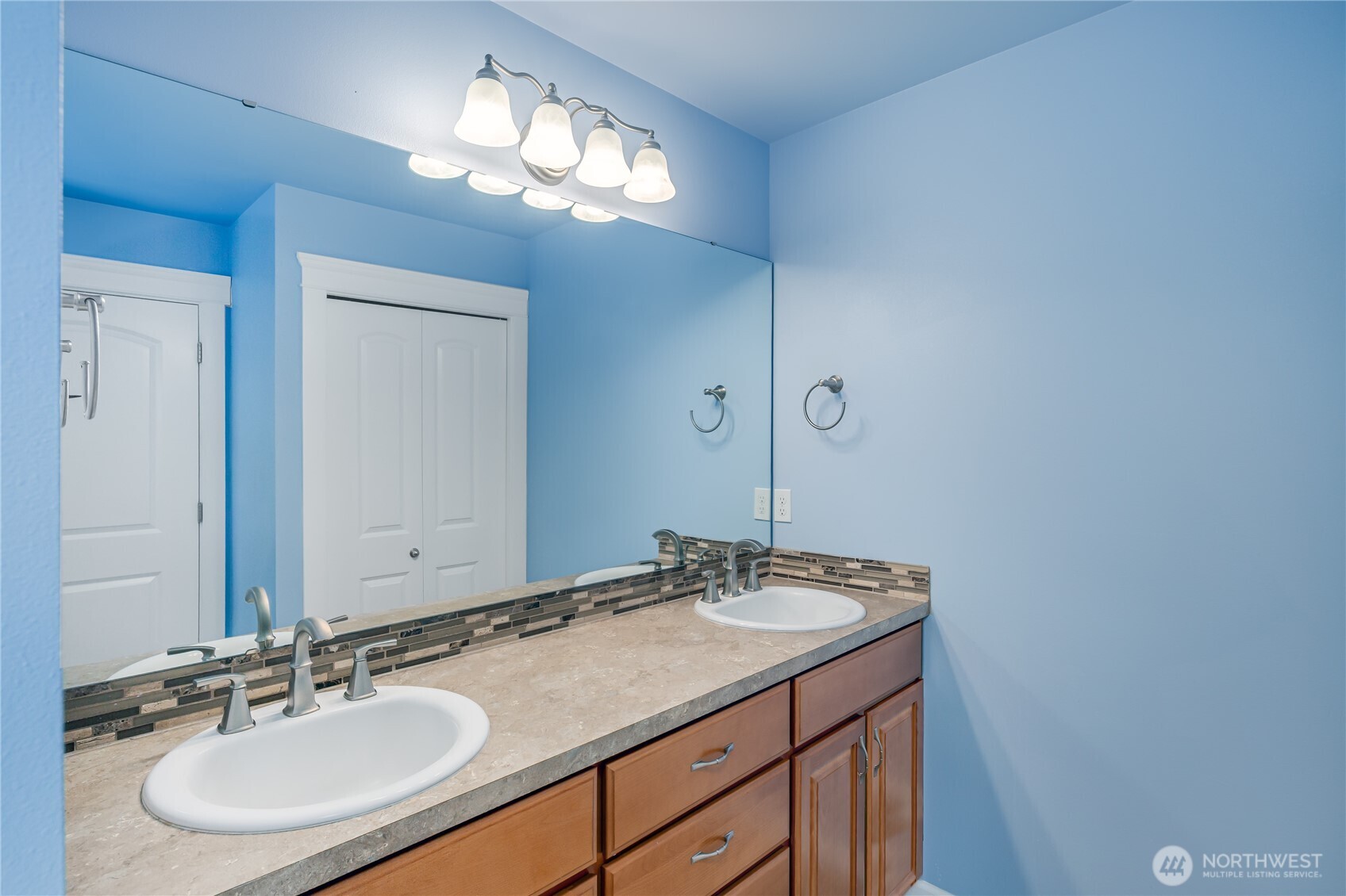 7113 280th Place NW