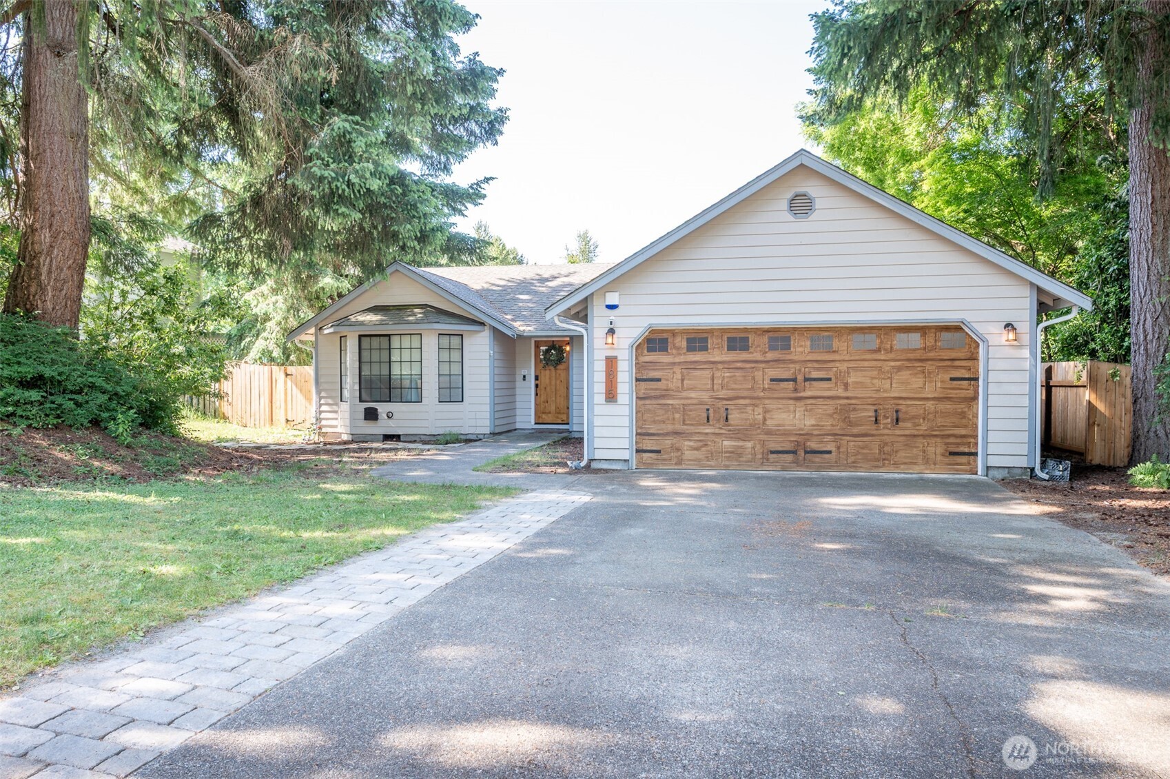 1815 Diamond Loop SE