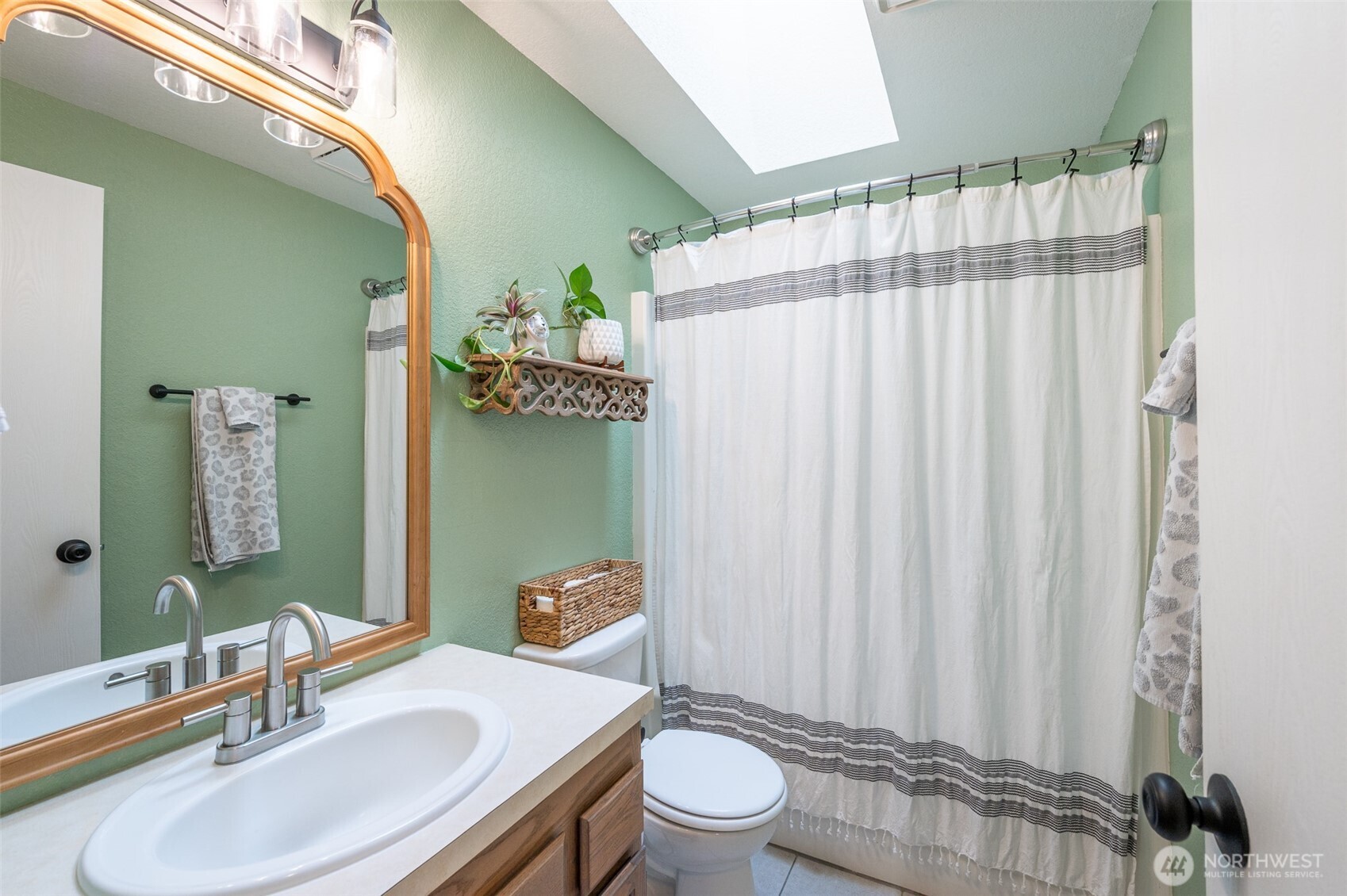 1815 Diamond Loop SE