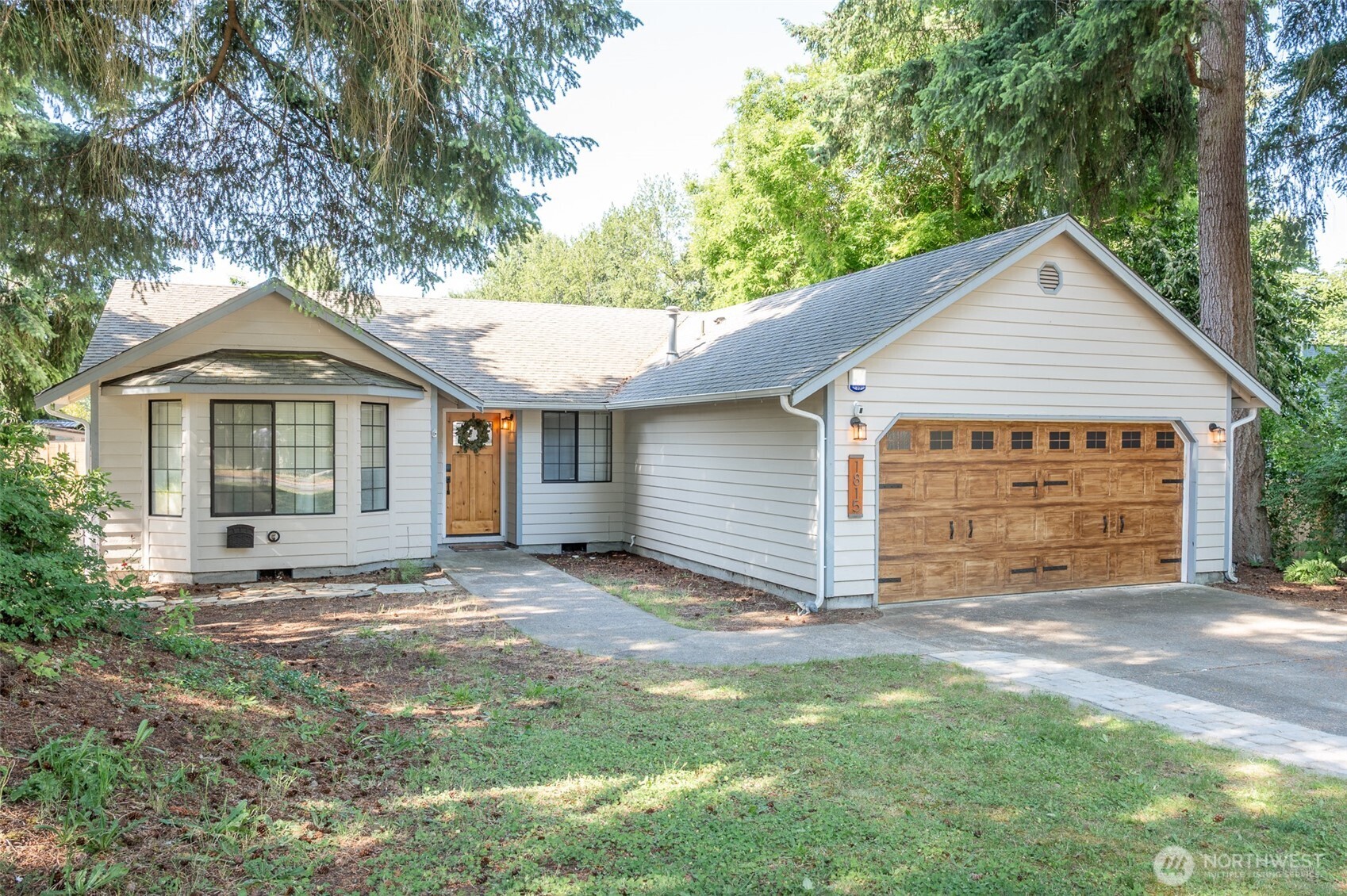 1815 Diamond Loop SE
