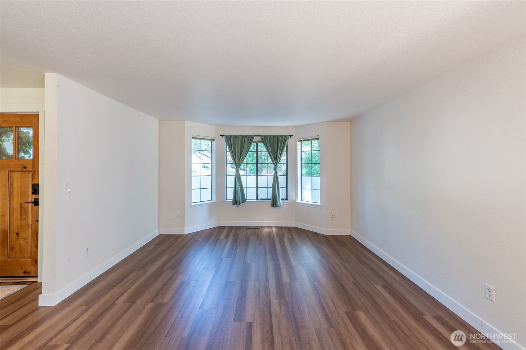 1815 Diamond Loop SE