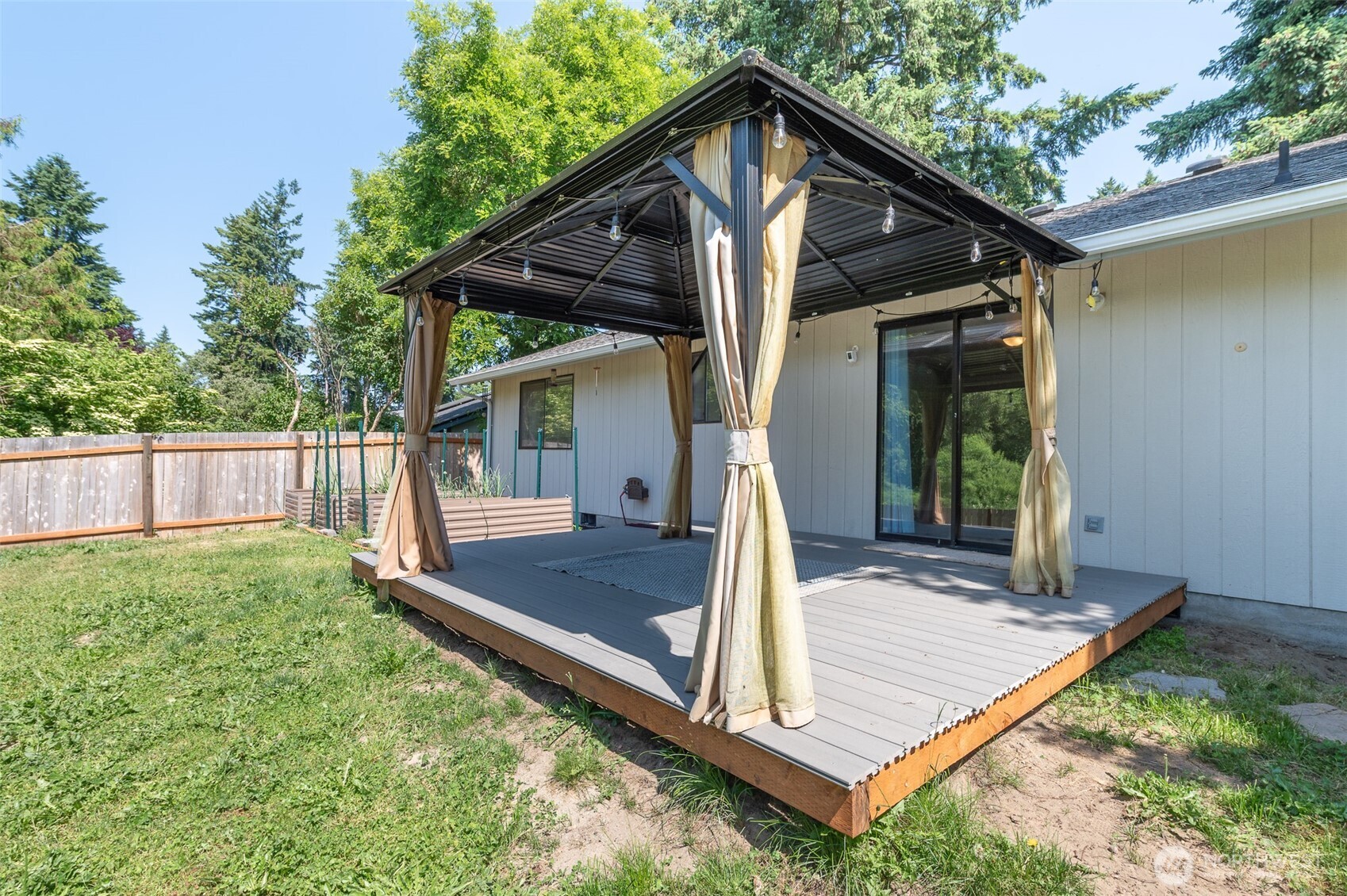 1815 Diamond Loop SE