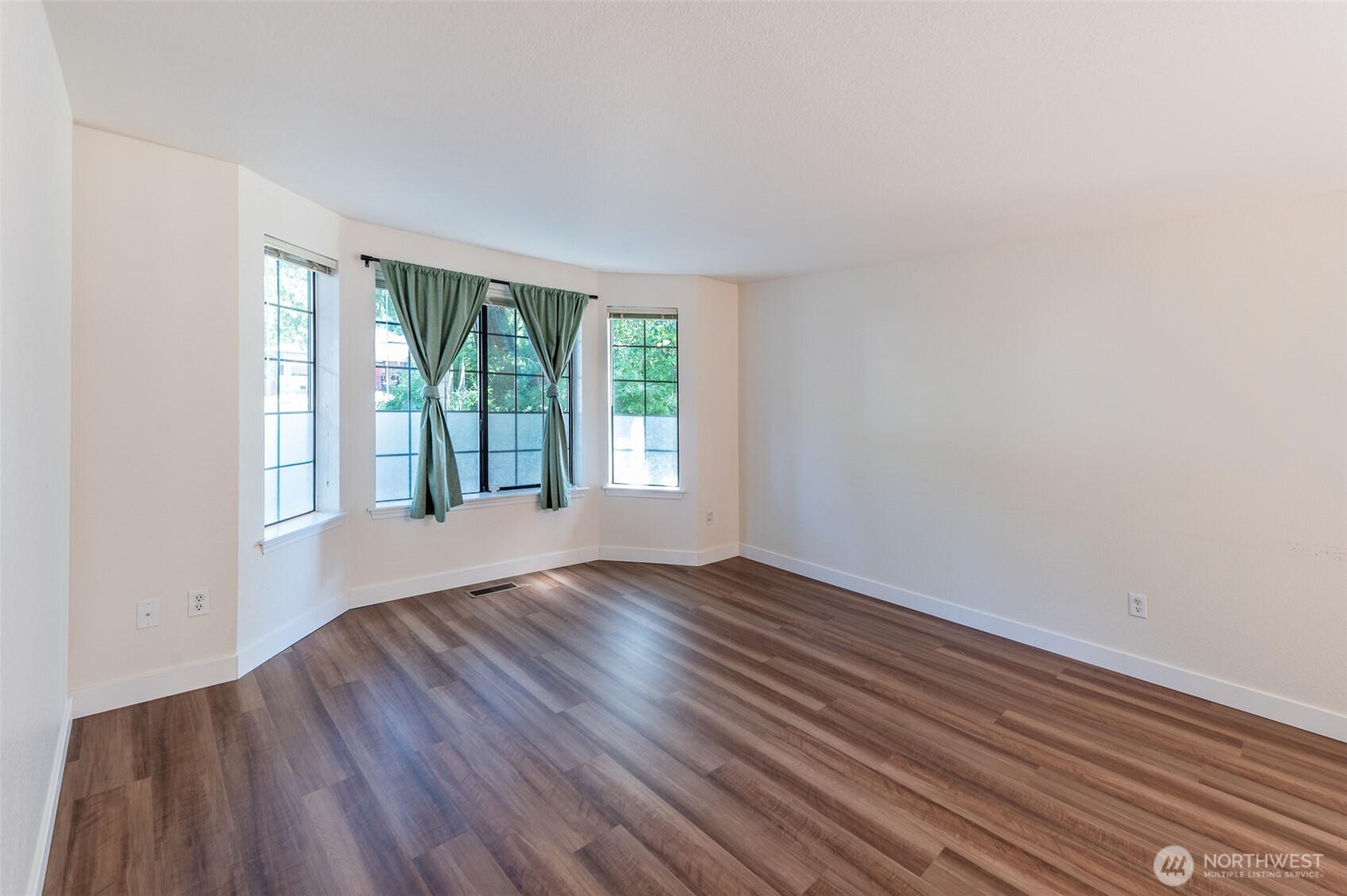 1815 Diamond Loop SE