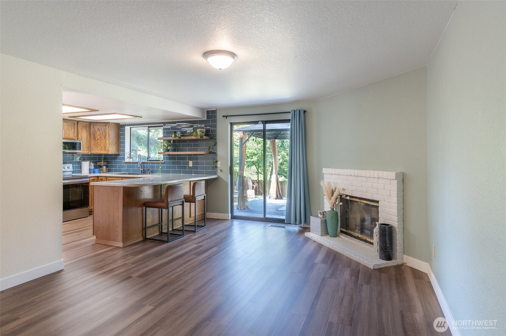 1815 Diamond Loop SE
