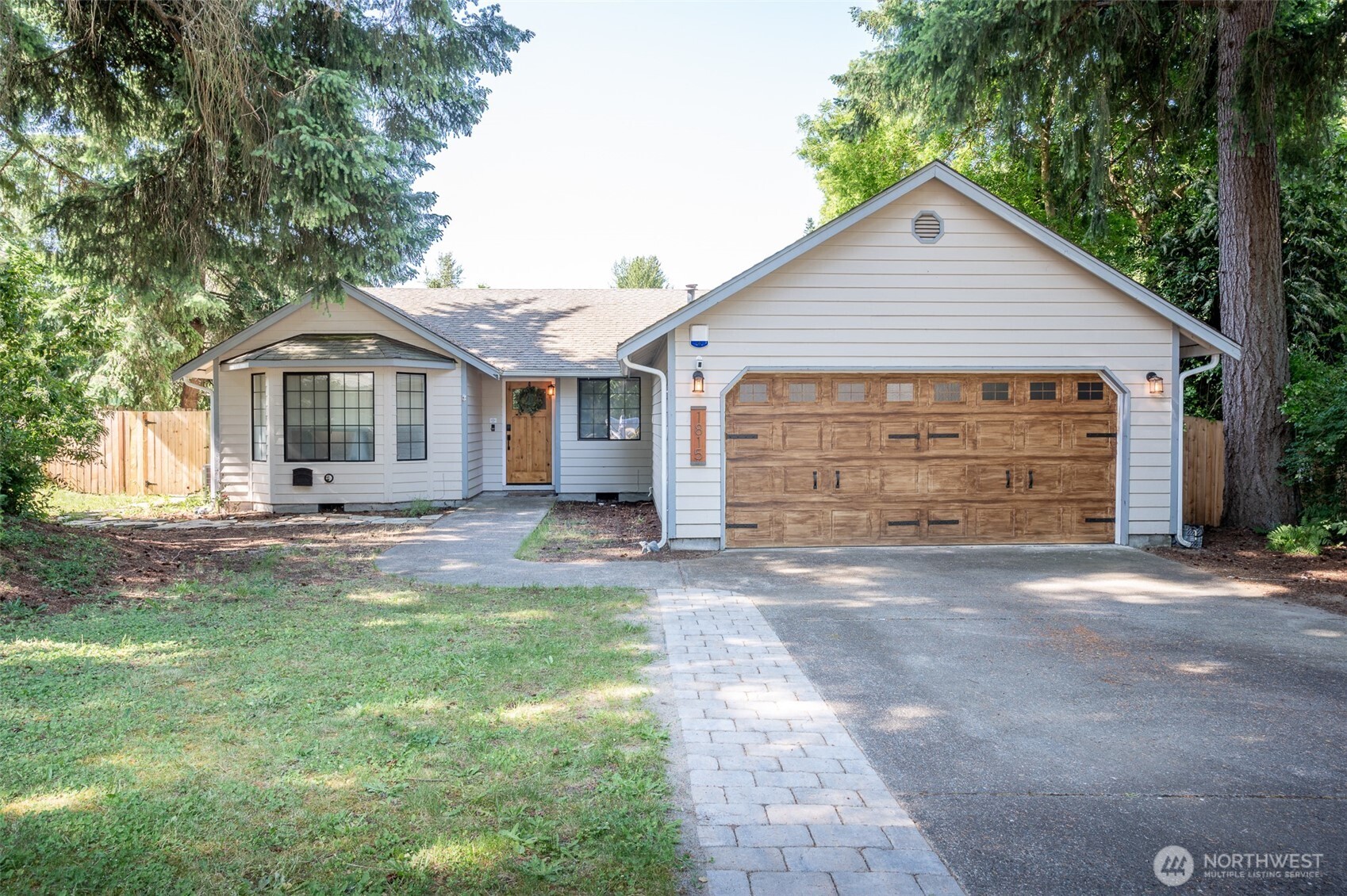 1815 Diamond Loop SE