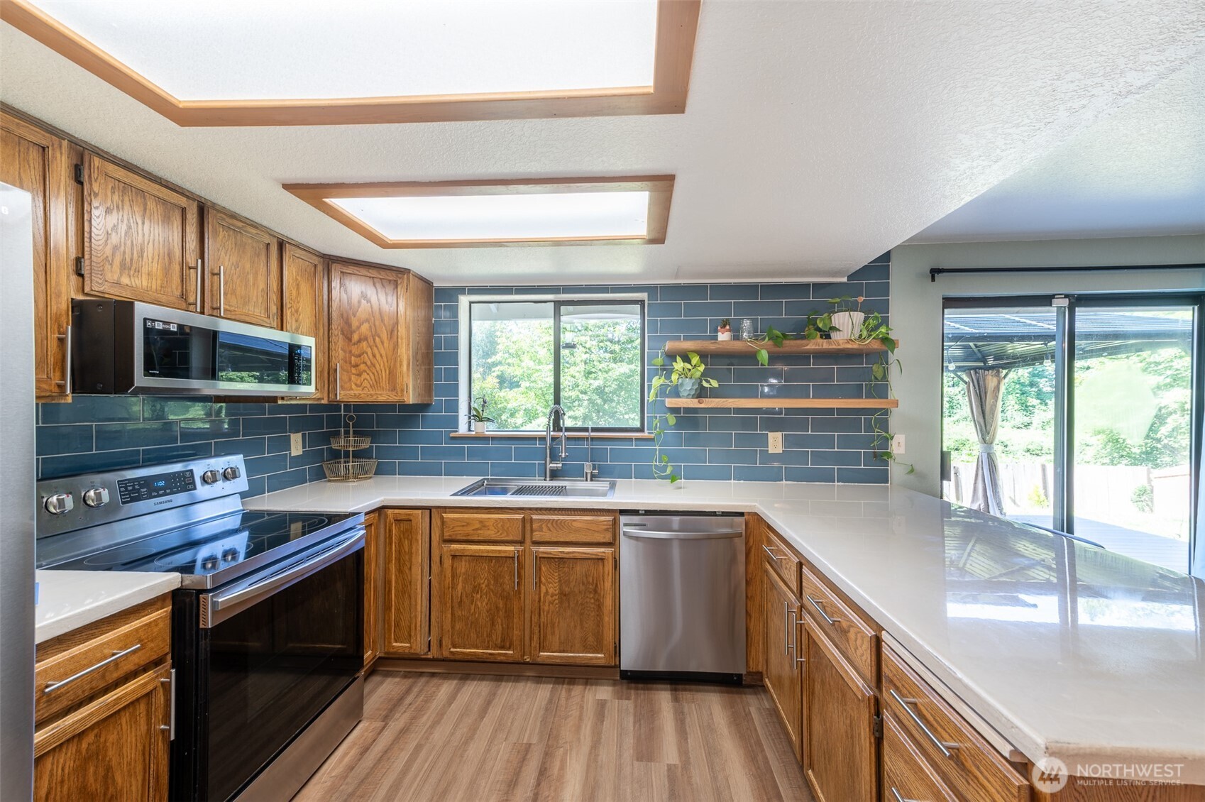1815 Diamond Loop SE