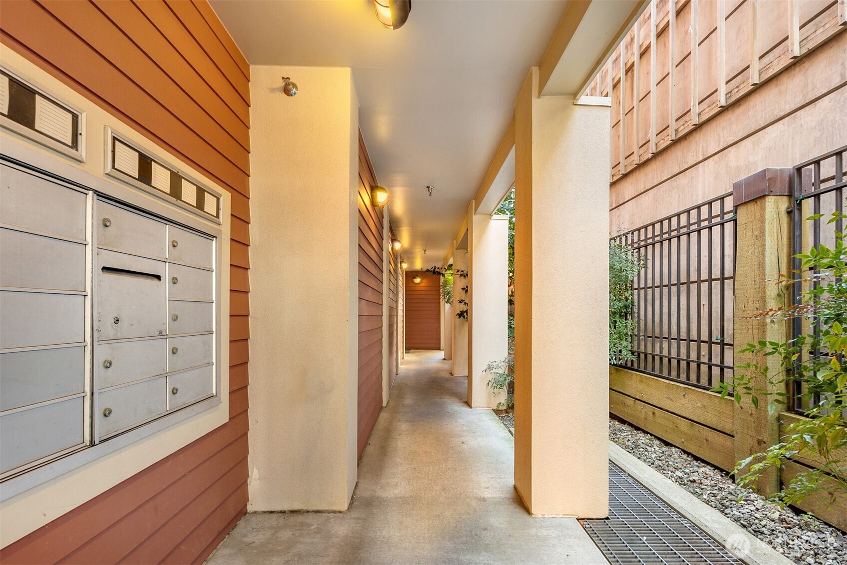 515 1st Avenue W Unit: 203