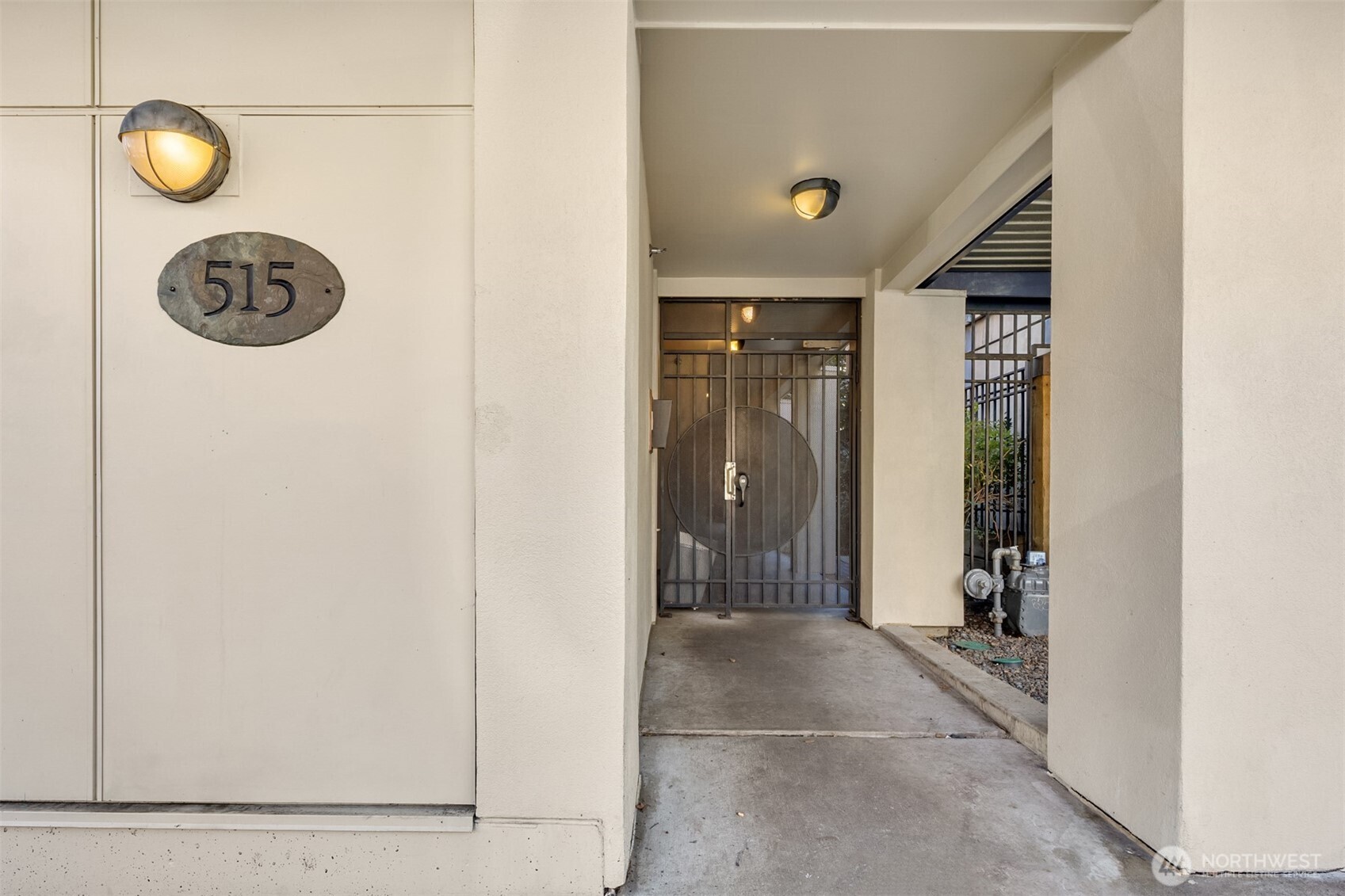 515 1st Avenue W Unit: 203
