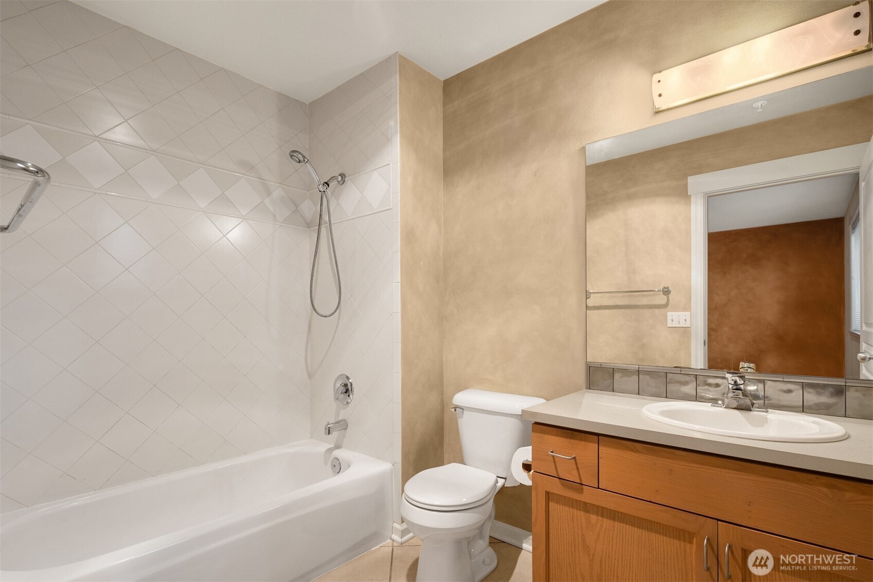 515 1st Avenue W Unit: 203