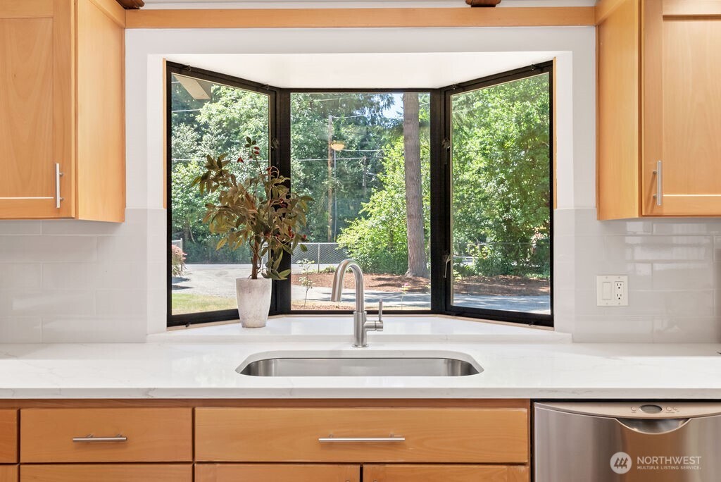11101 Lake Steilacoom Drive SW