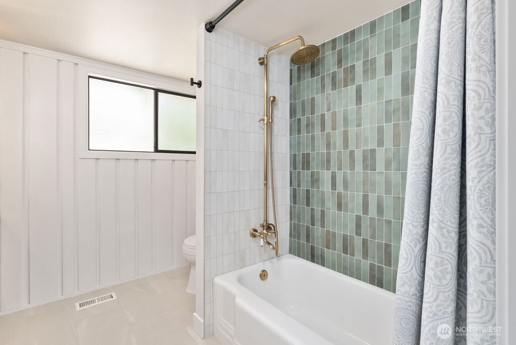 11101 Lake Steilacoom Drive SW