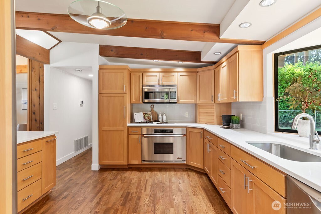 11101 Lake Steilacoom Drive SW