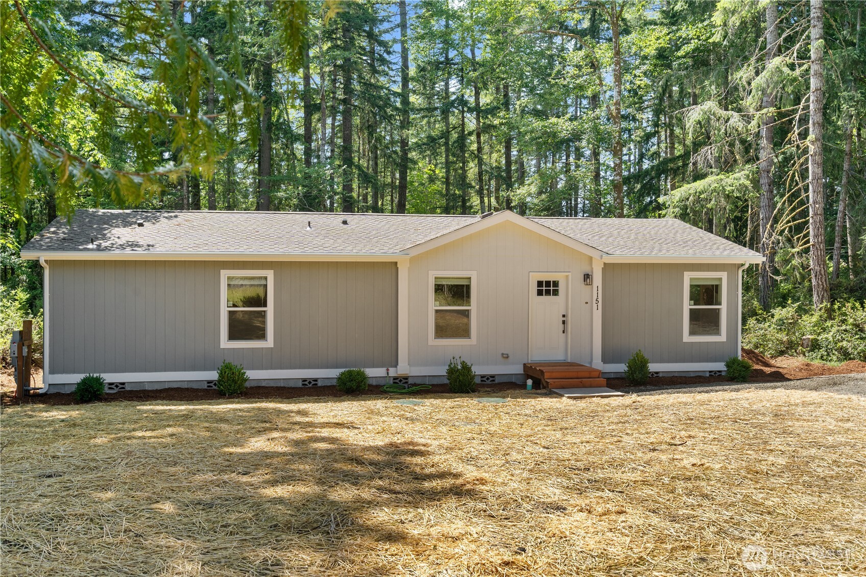 1151 E Lakeshore Drive W