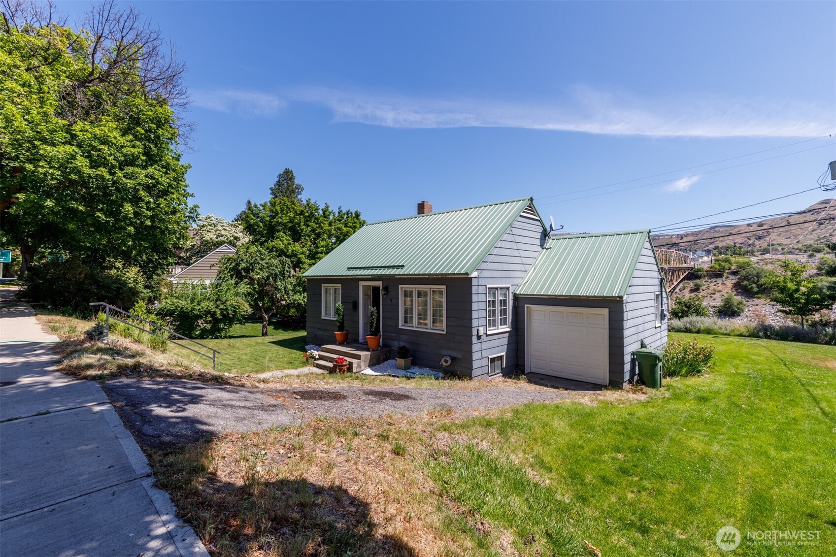 313 Columbia Avenue