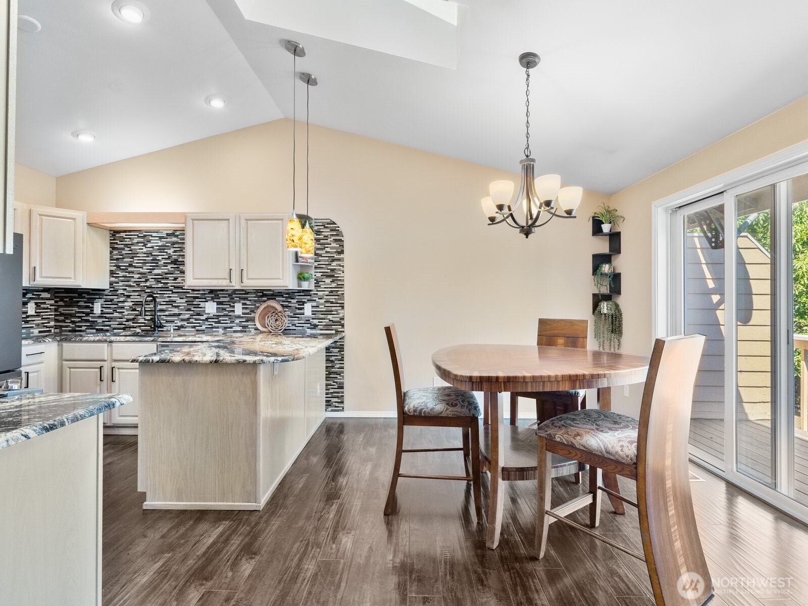 1 Lakewood Oaks Drive SW