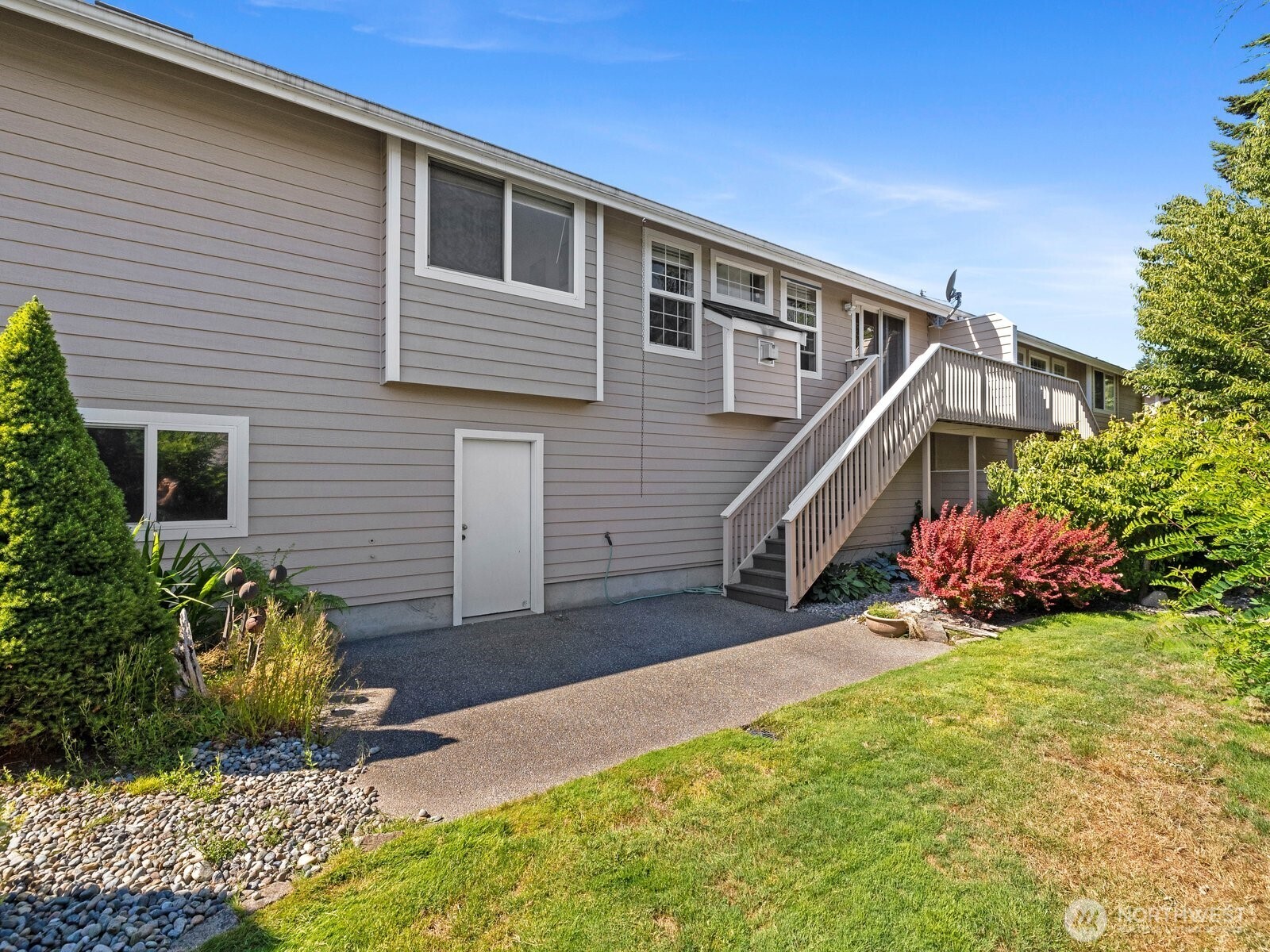 1 Lakewood Oaks Drive SW