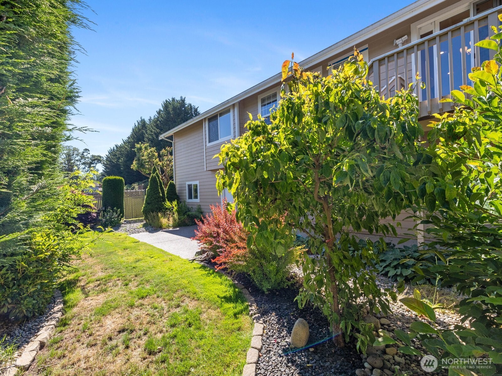 1 Lakewood Oaks Drive SW