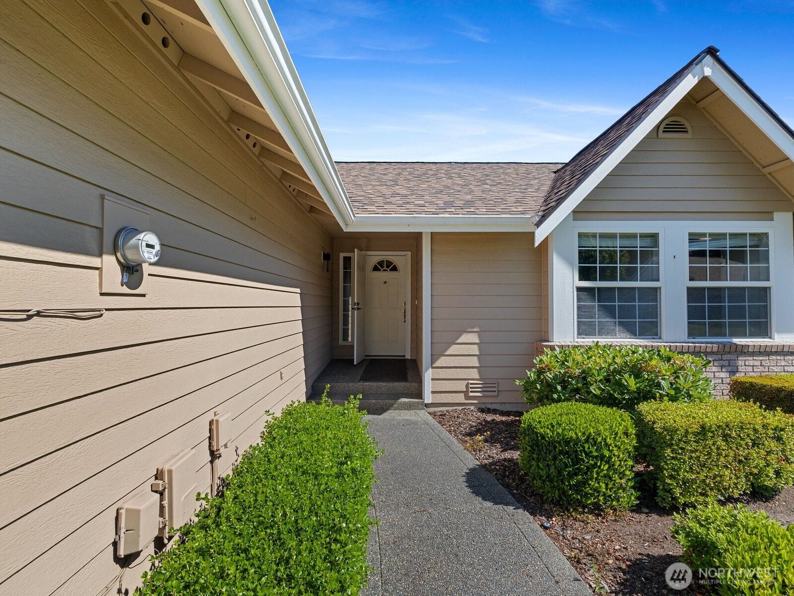 1 Lakewood Oaks Drive SW