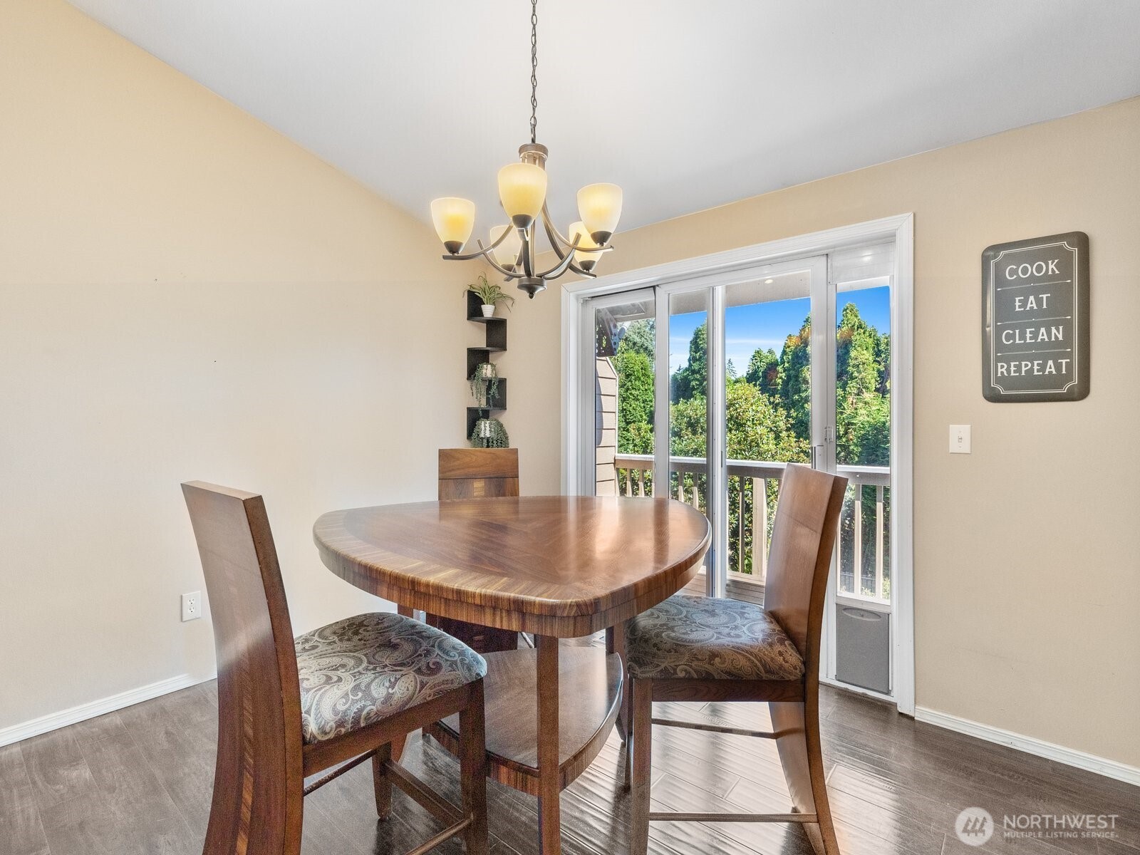 1 Lakewood Oaks Drive SW