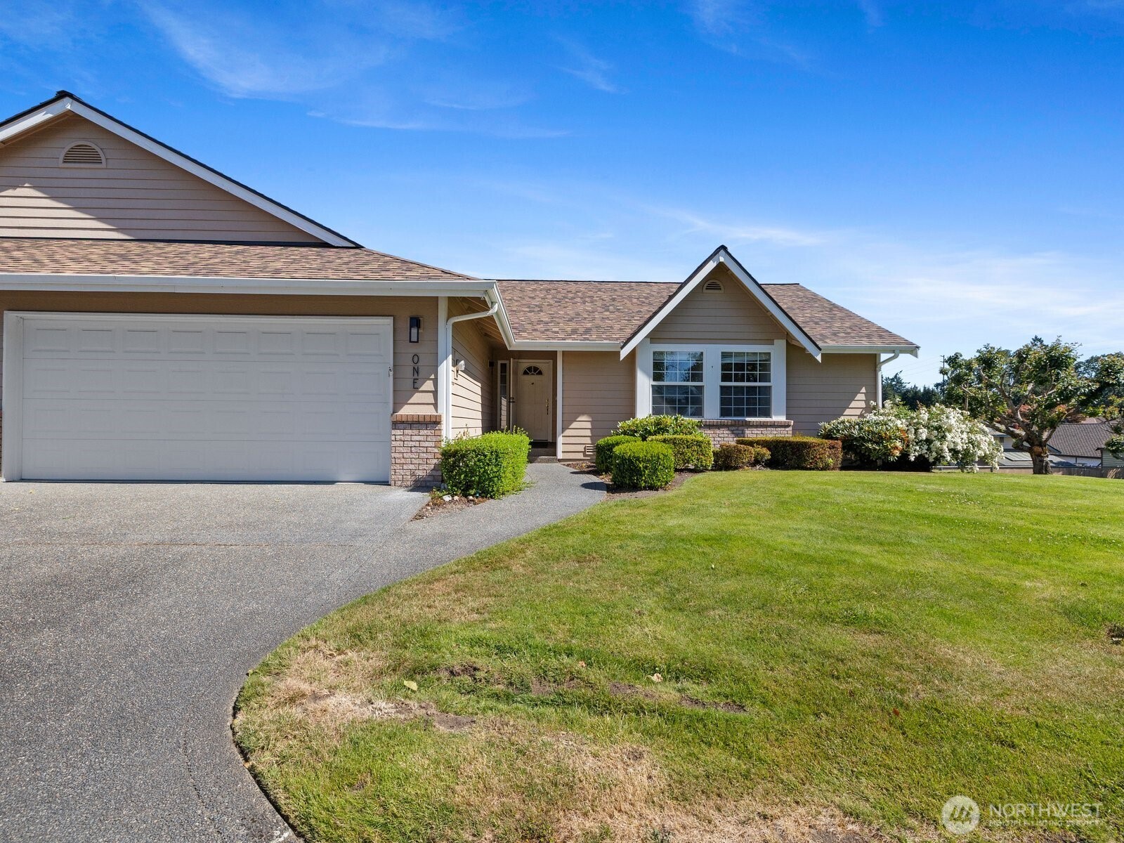 1 Lakewood Oaks Drive SW