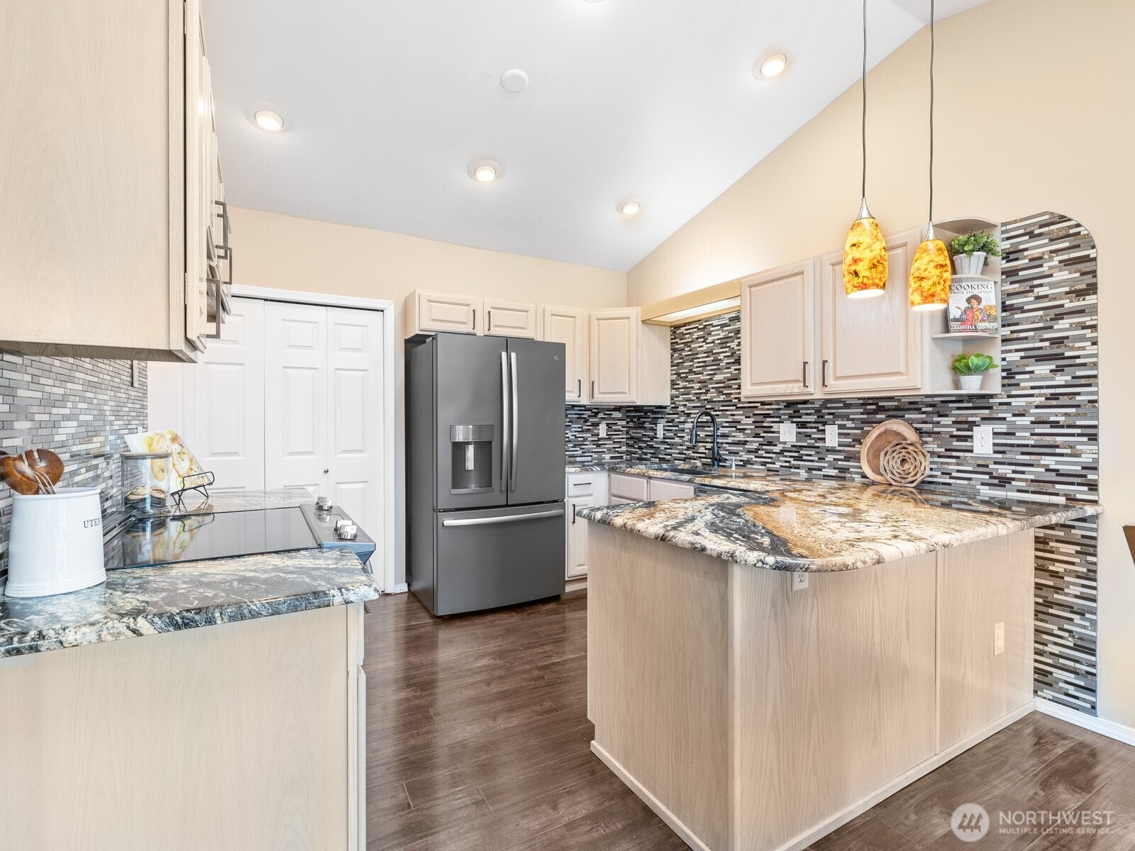 1 Lakewood Oaks Drive SW