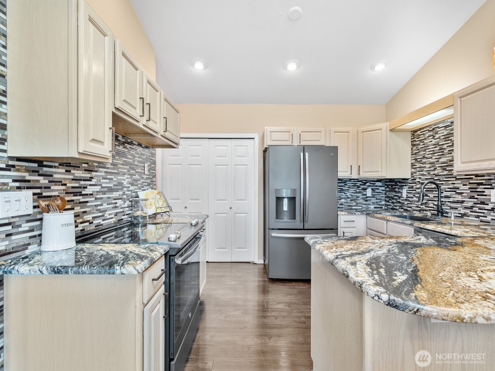 1 Lakewood Oaks Drive SW