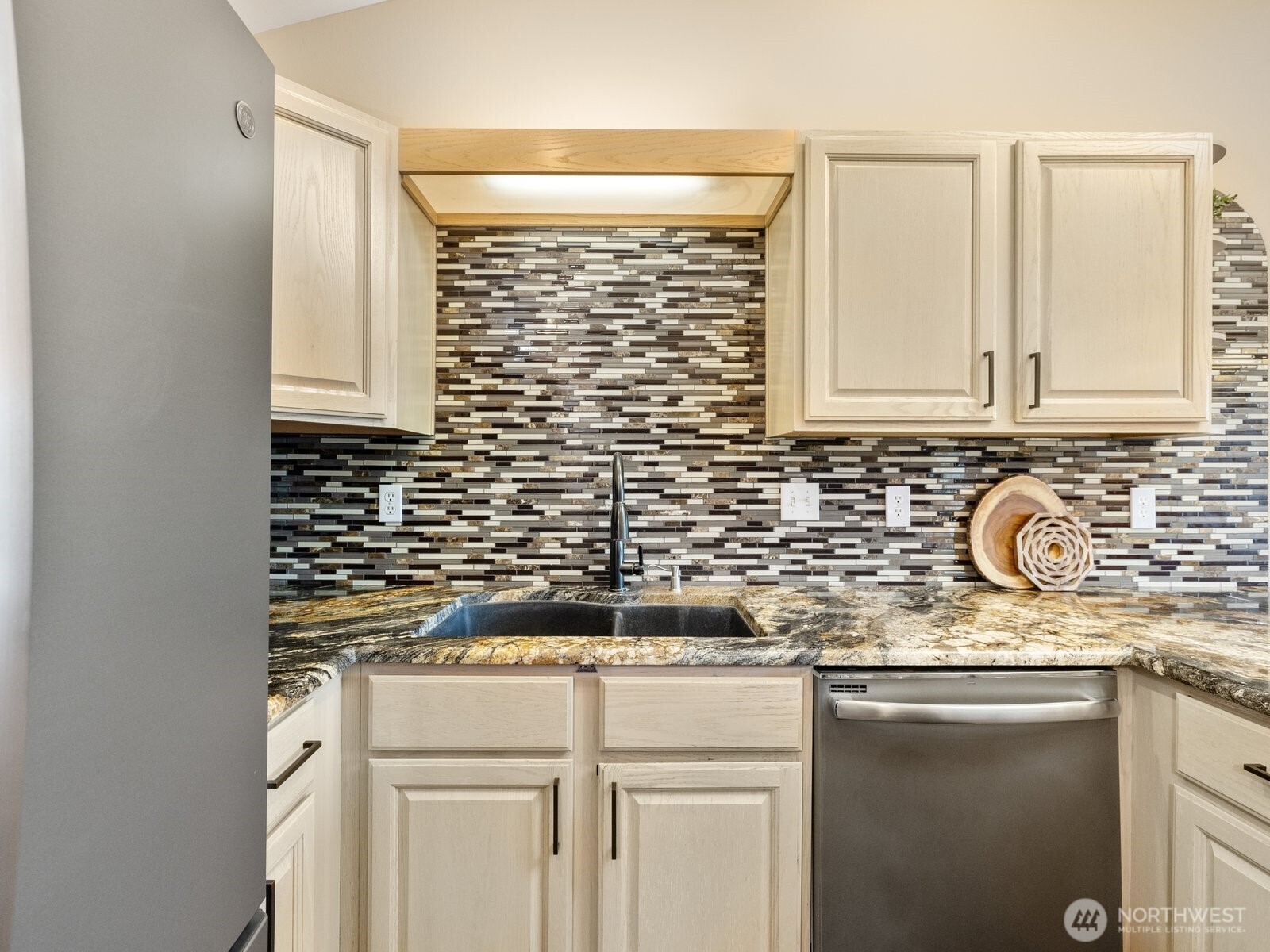 1 Lakewood Oaks Drive SW