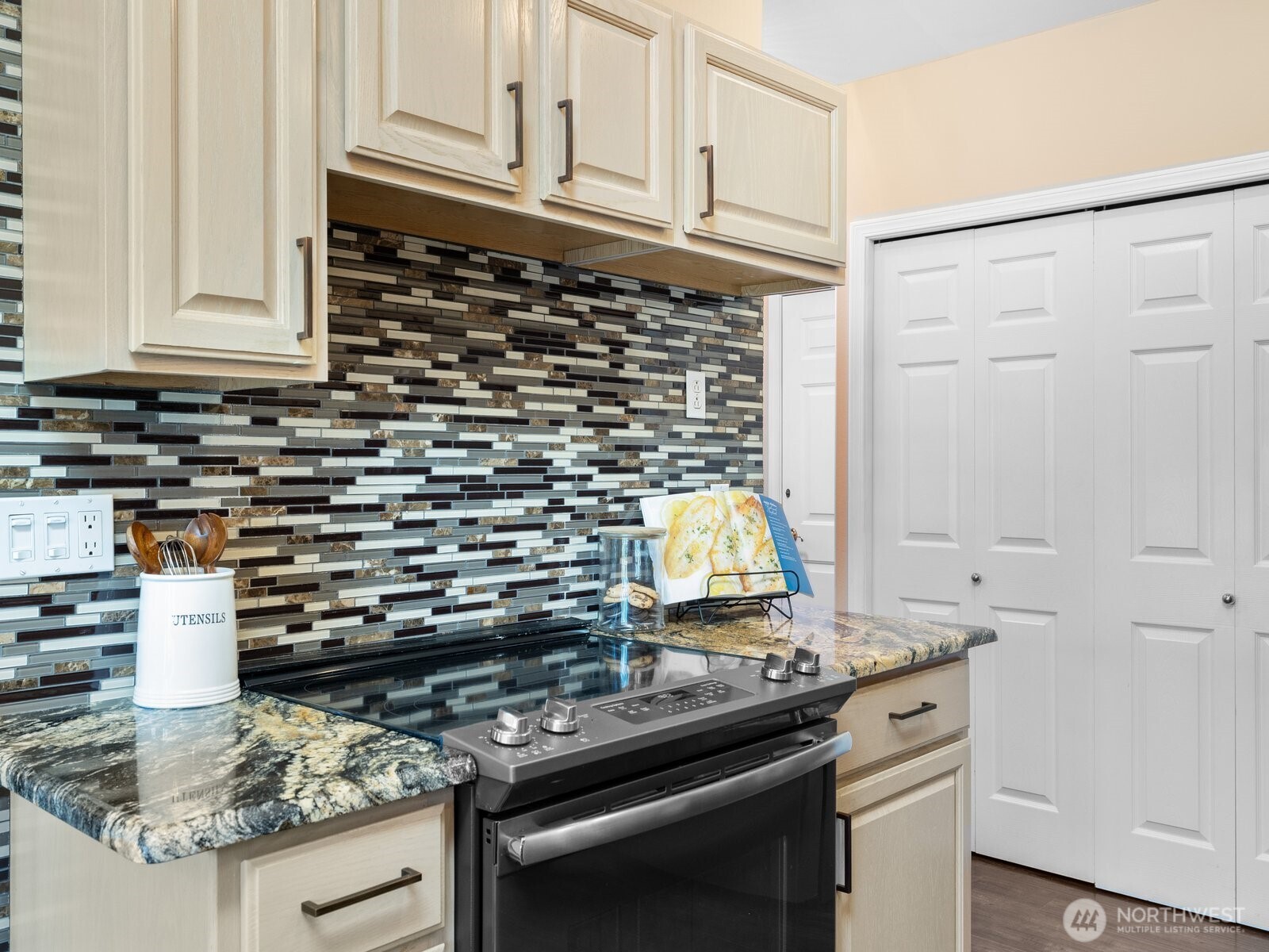 1 Lakewood Oaks Drive SW