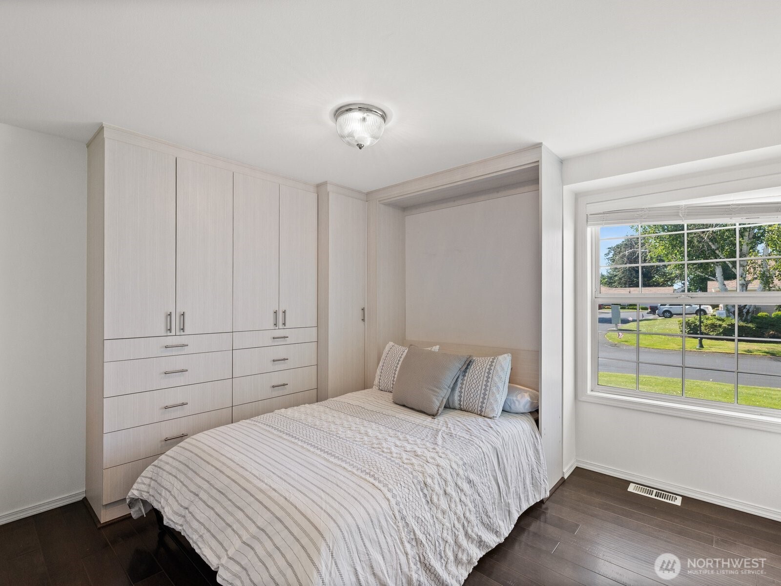 1 Lakewood Oaks Drive SW