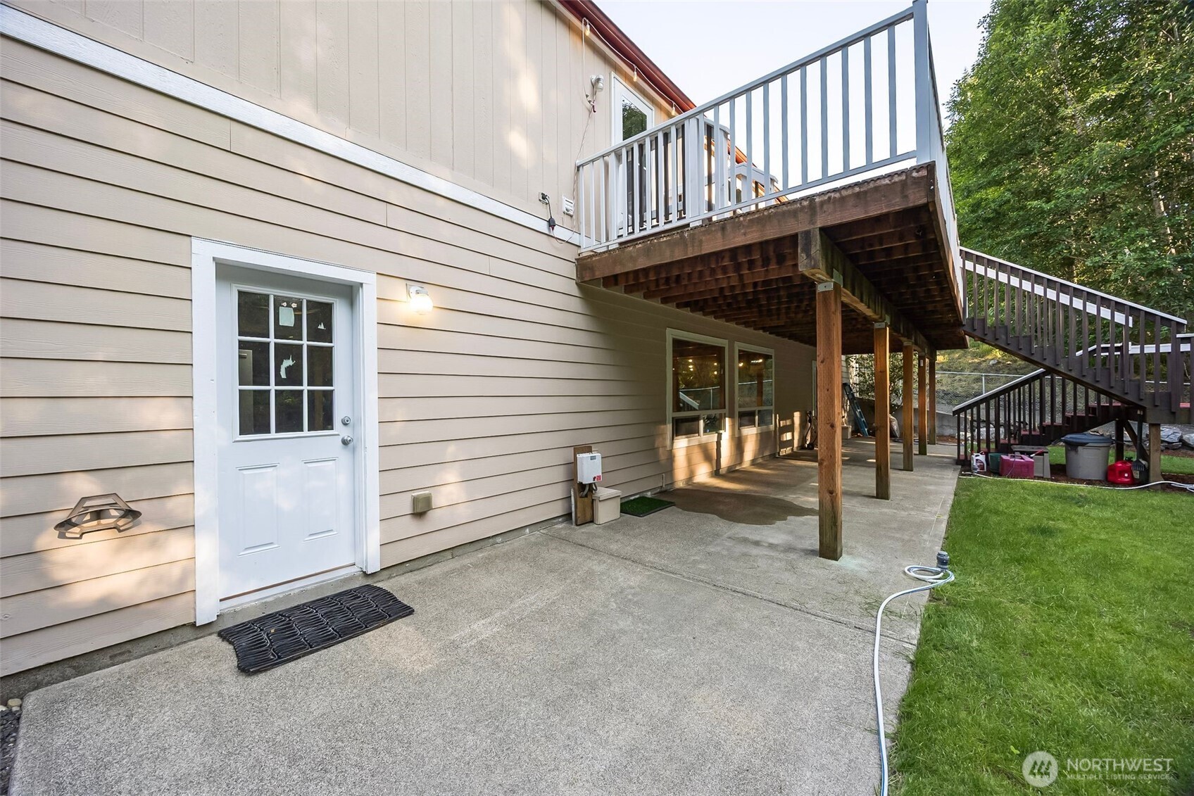 121 E Willopa Road