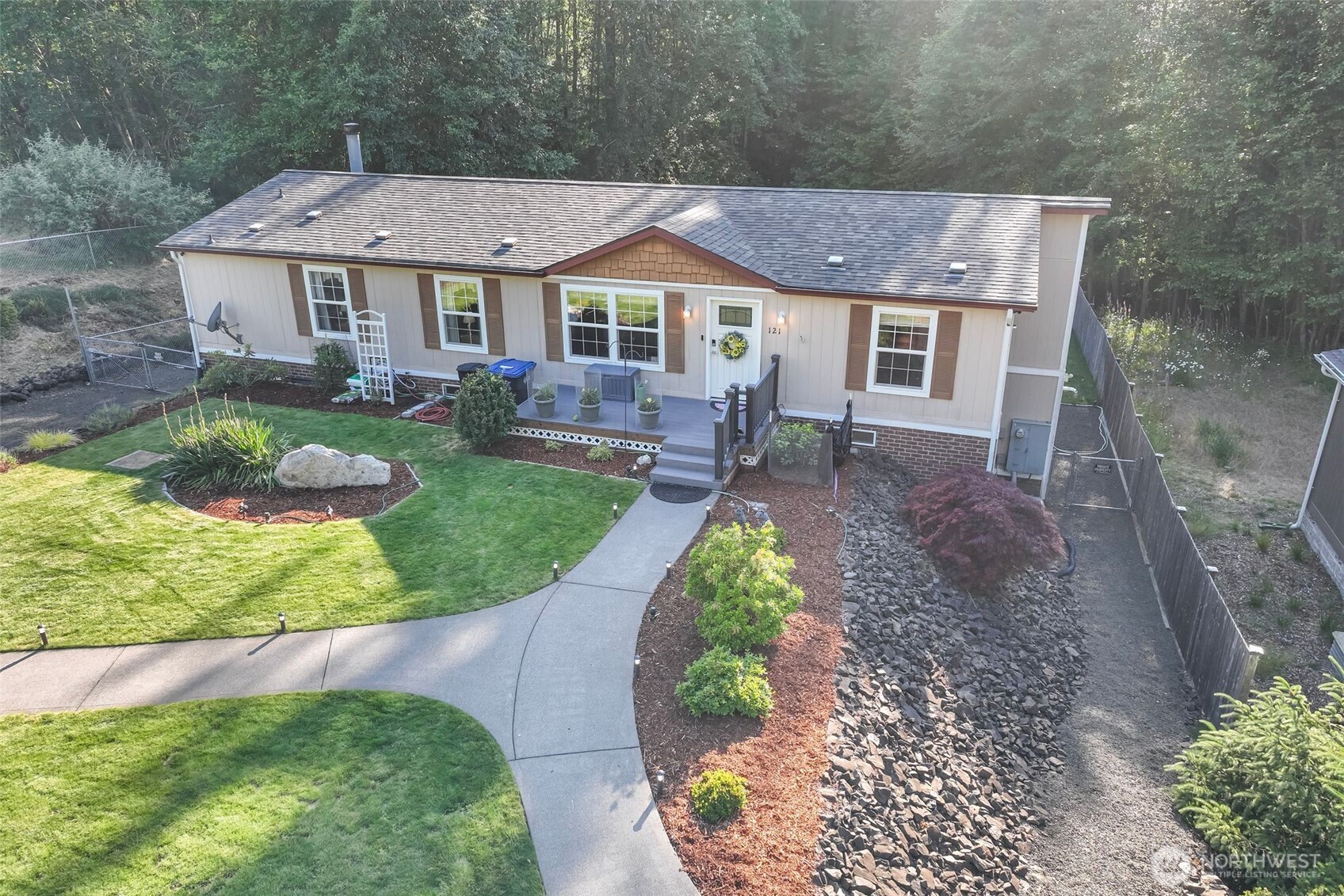 121 E Willopa Road