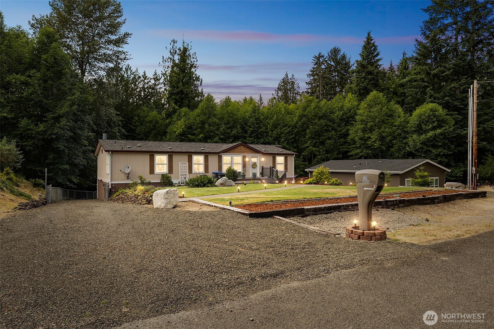 121 E Willopa Road