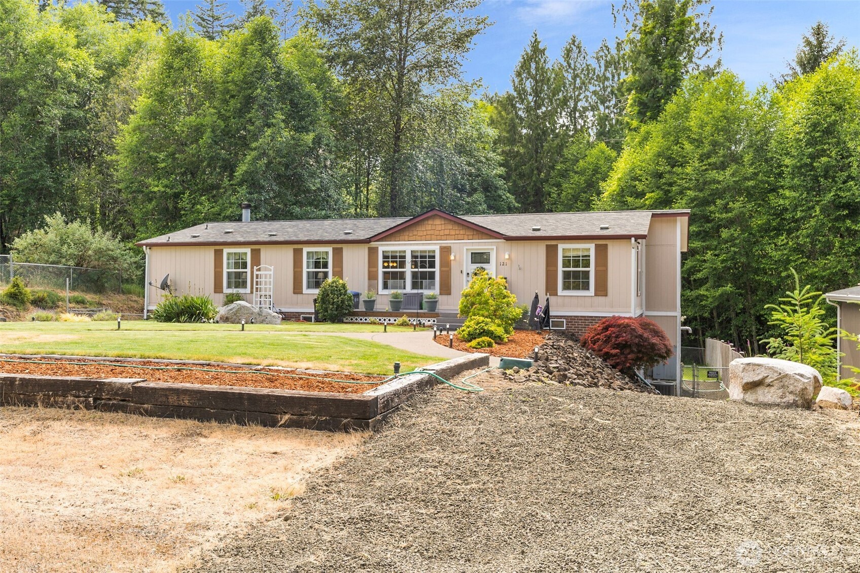 121 E Willopa Road