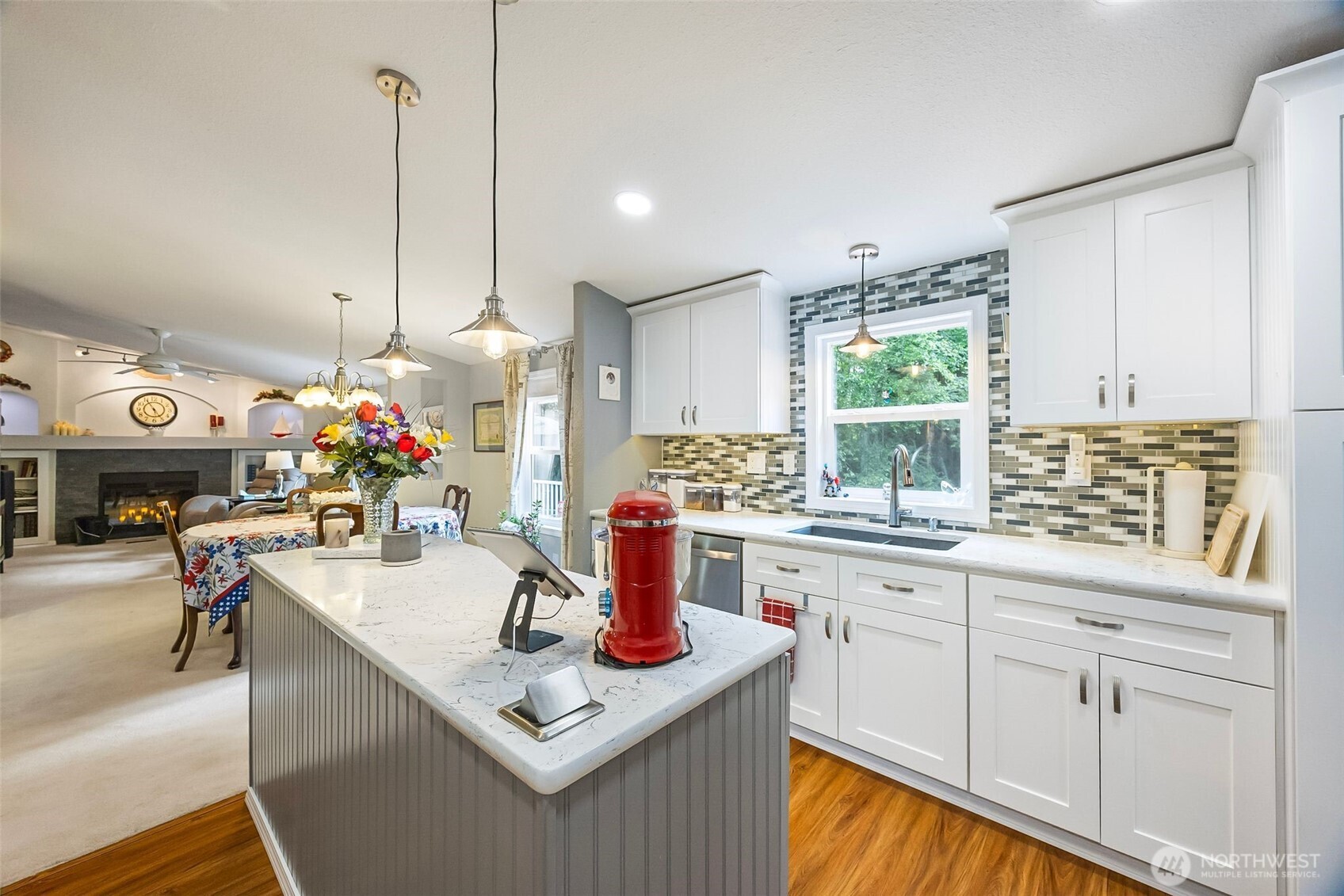 121 E Willopa Road