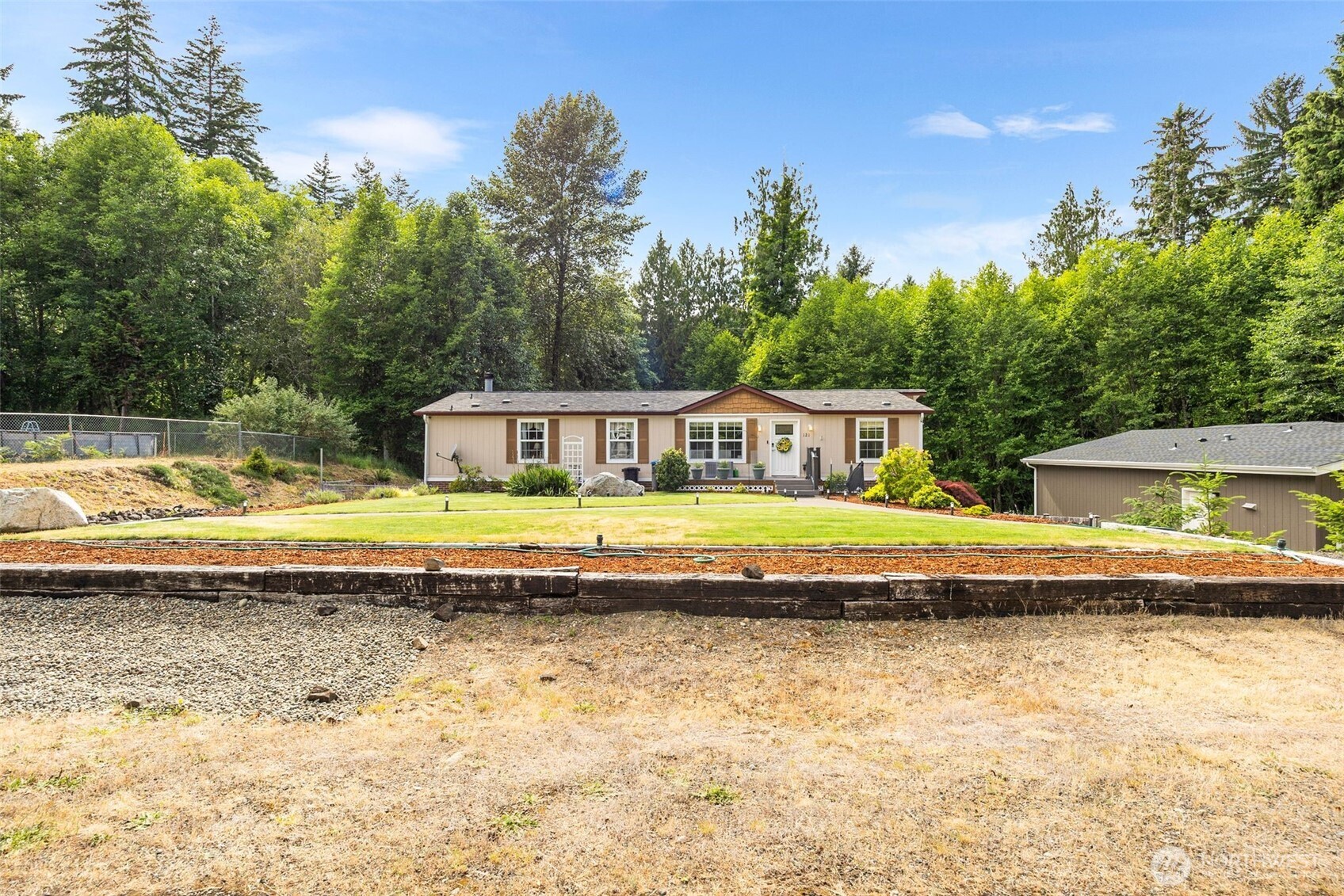 121 E Willopa Road