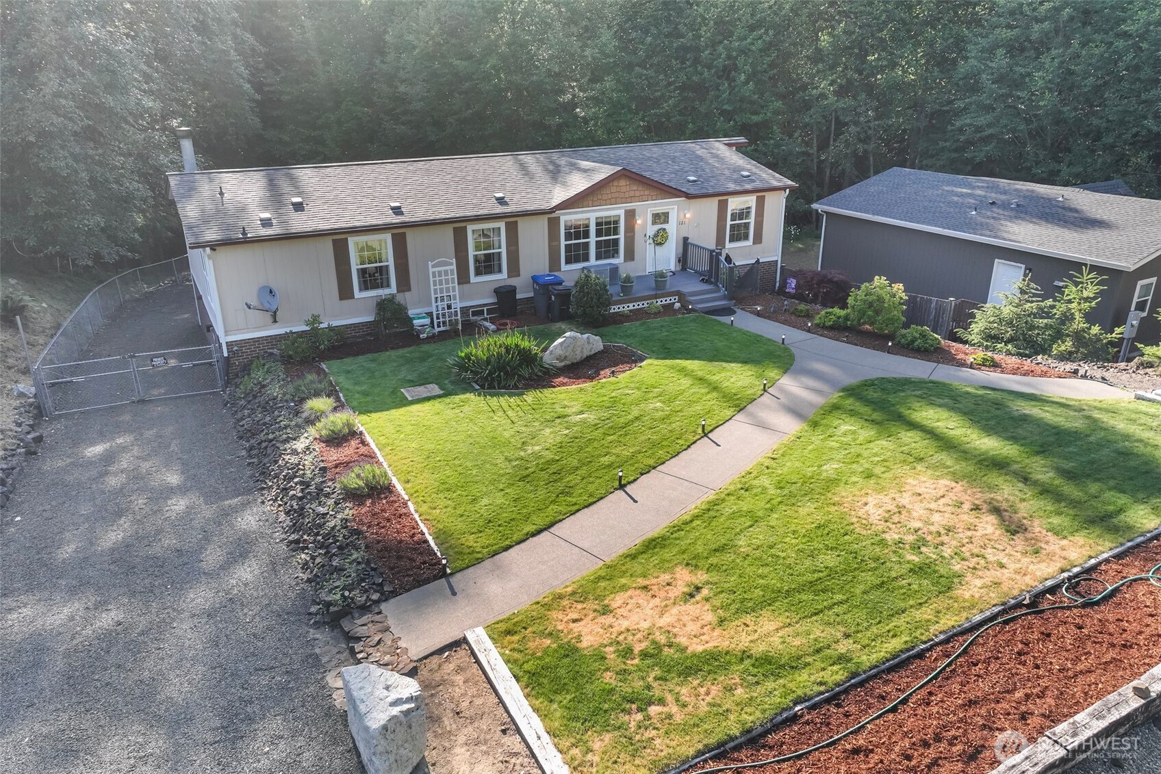 121 E Willopa Road