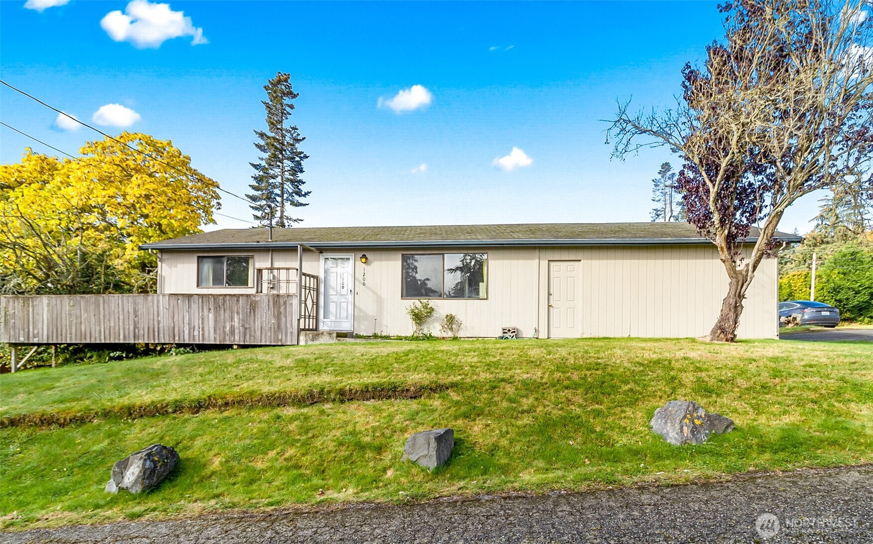 1200 Lenora Court