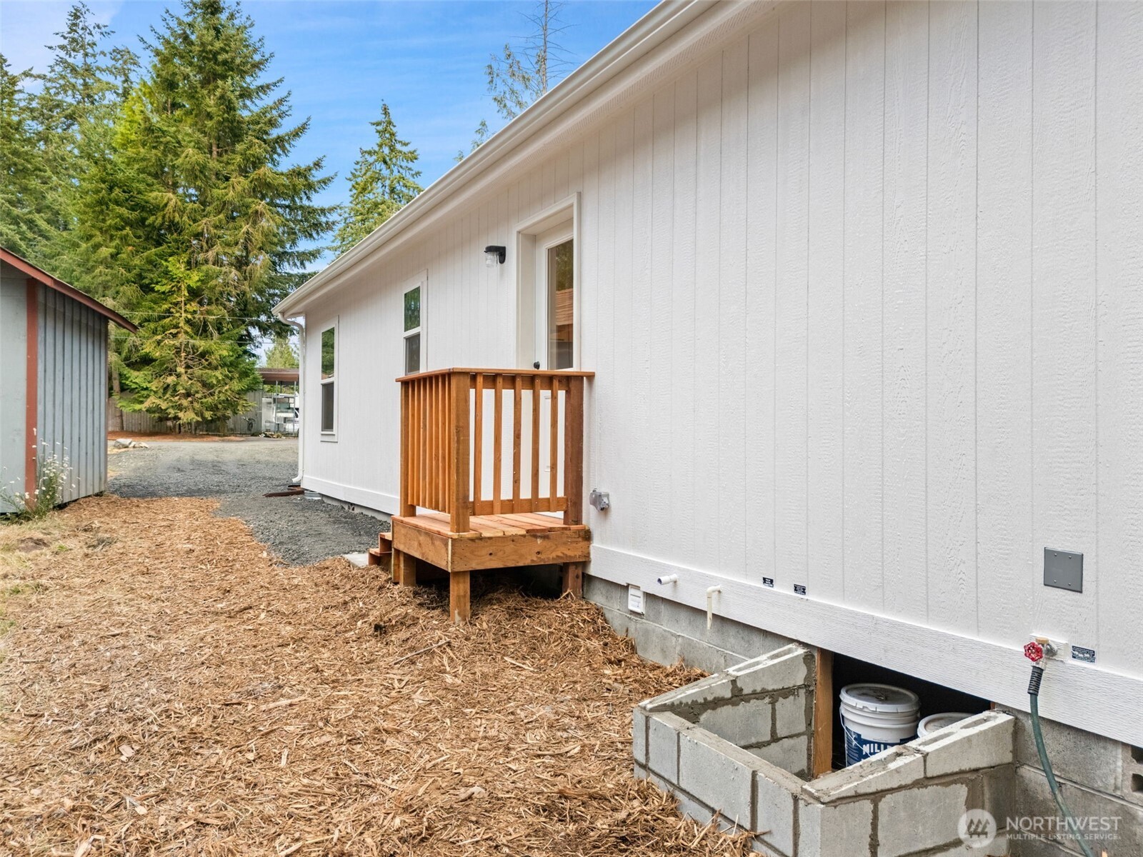 1121 E Lakeshore Drive