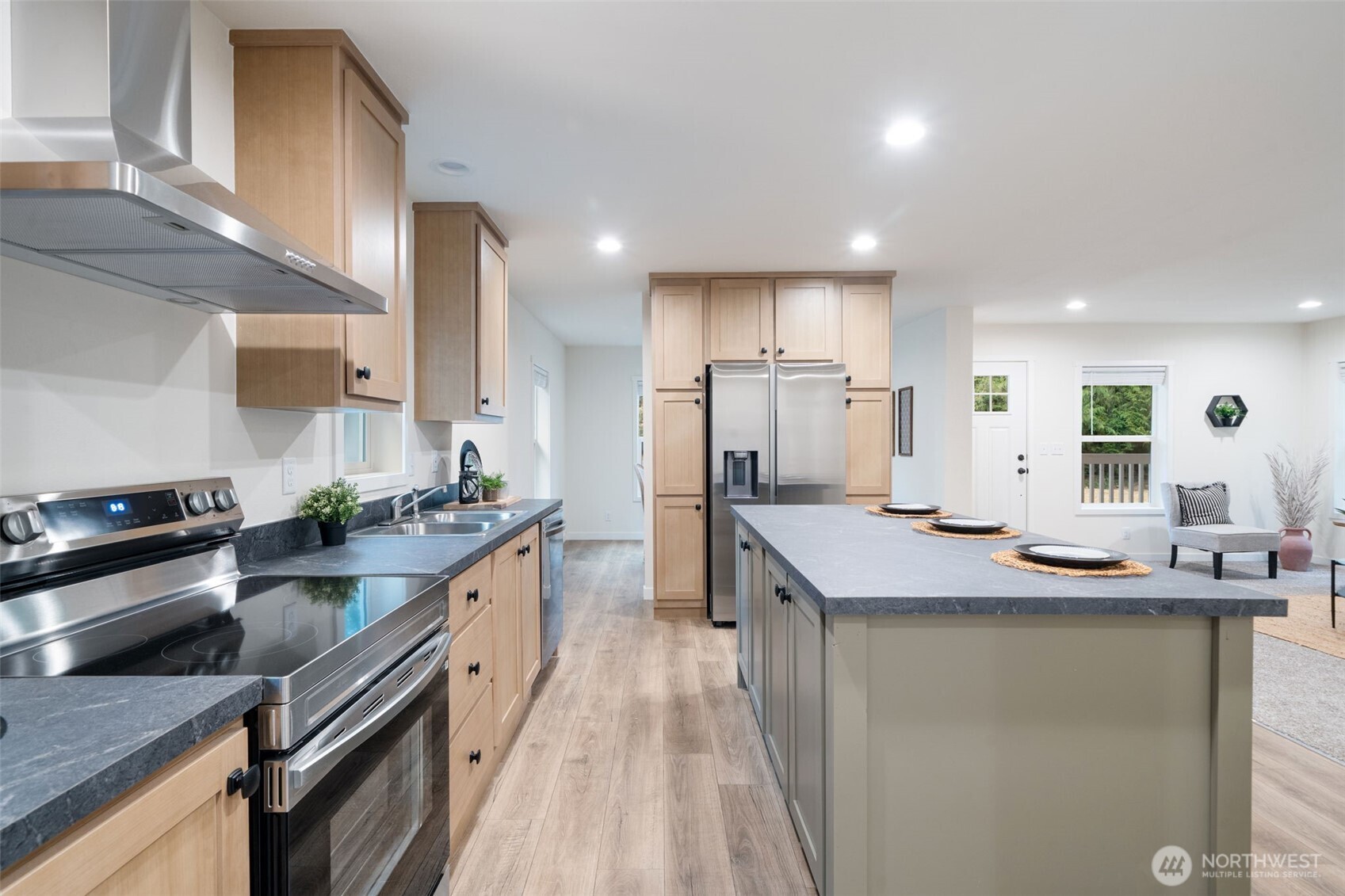 1121 E Lakeshore Drive