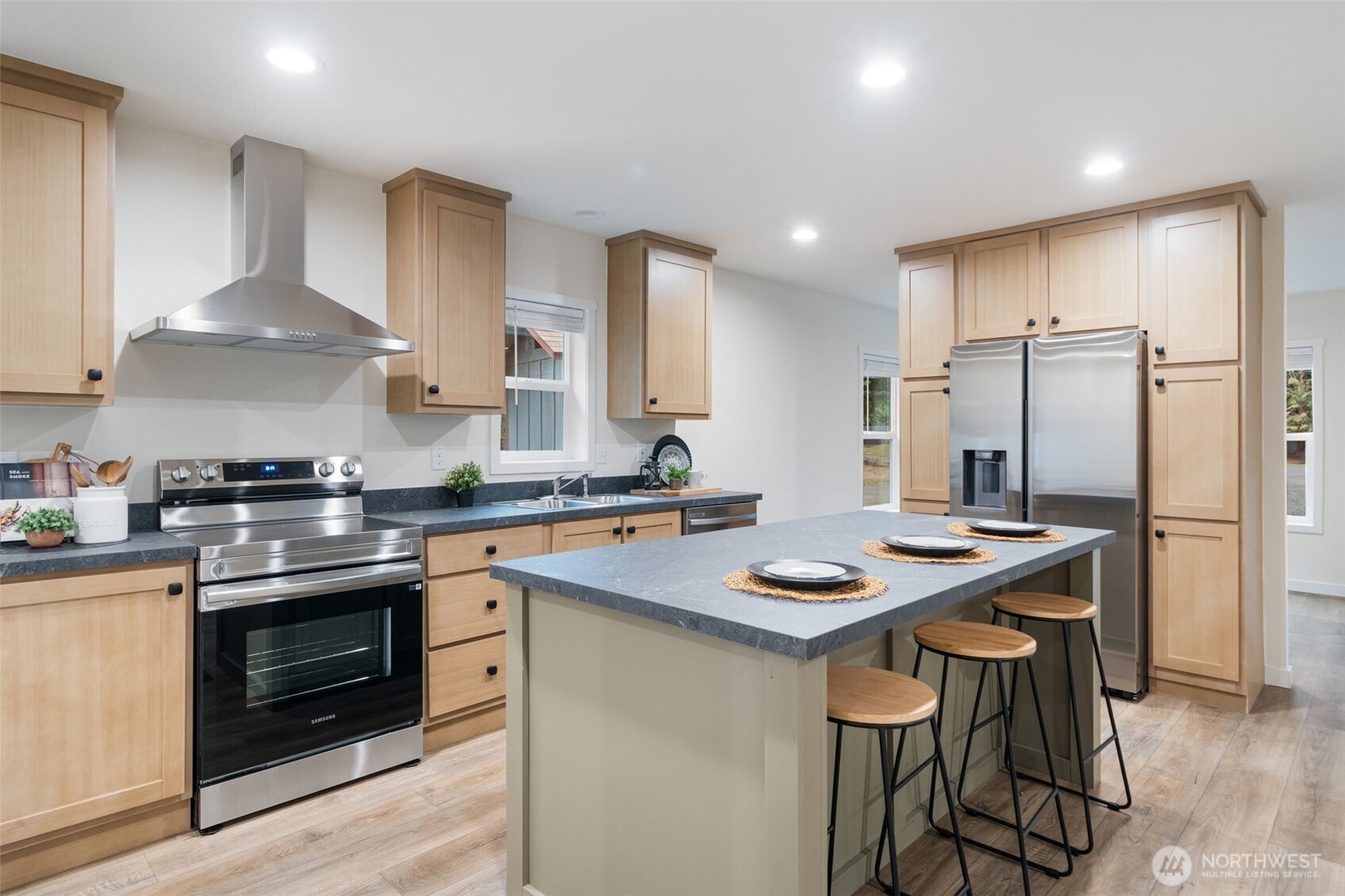 1121 E Lakeshore Drive