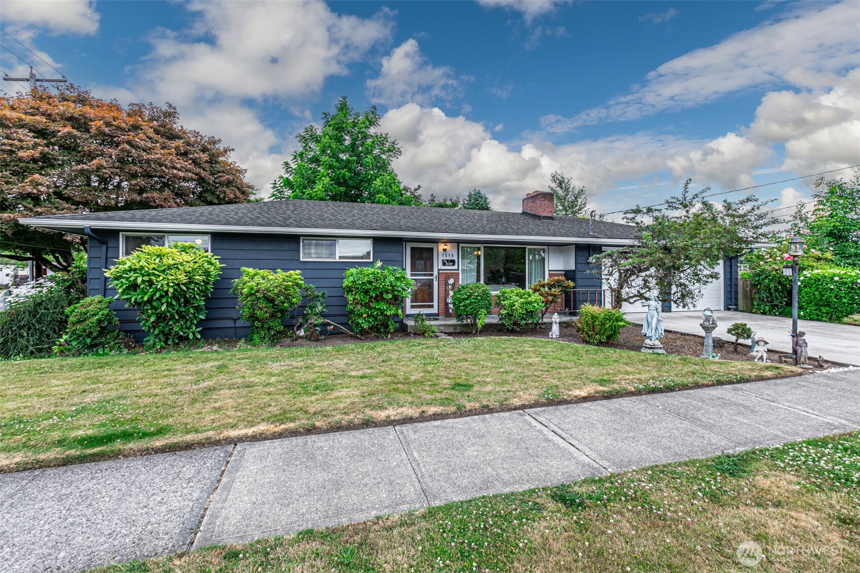 1516 Maple Street