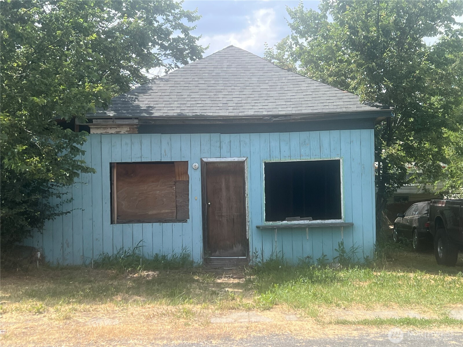 108 W Cherry Avenue