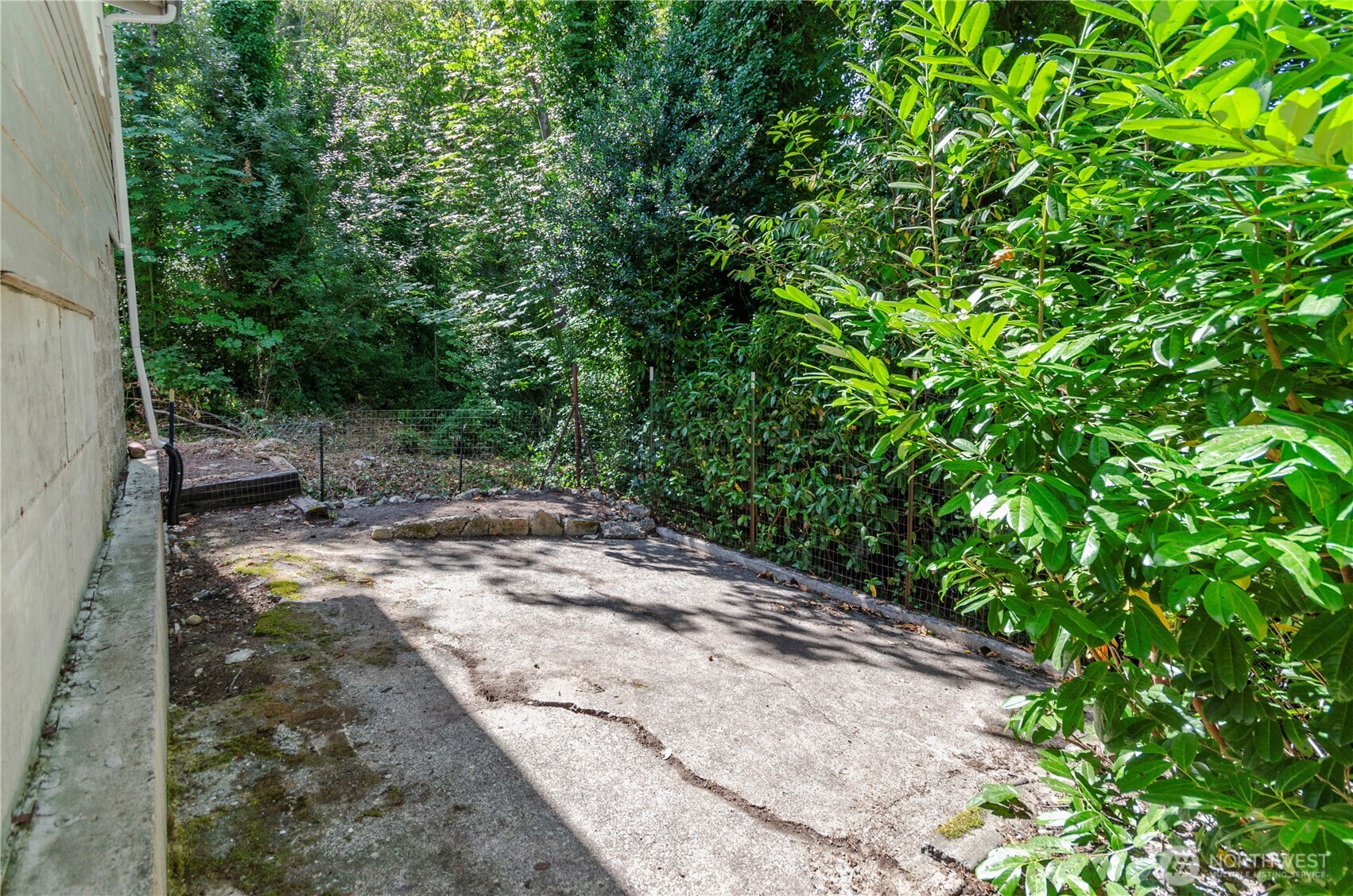 1228 Ridgeway Place E