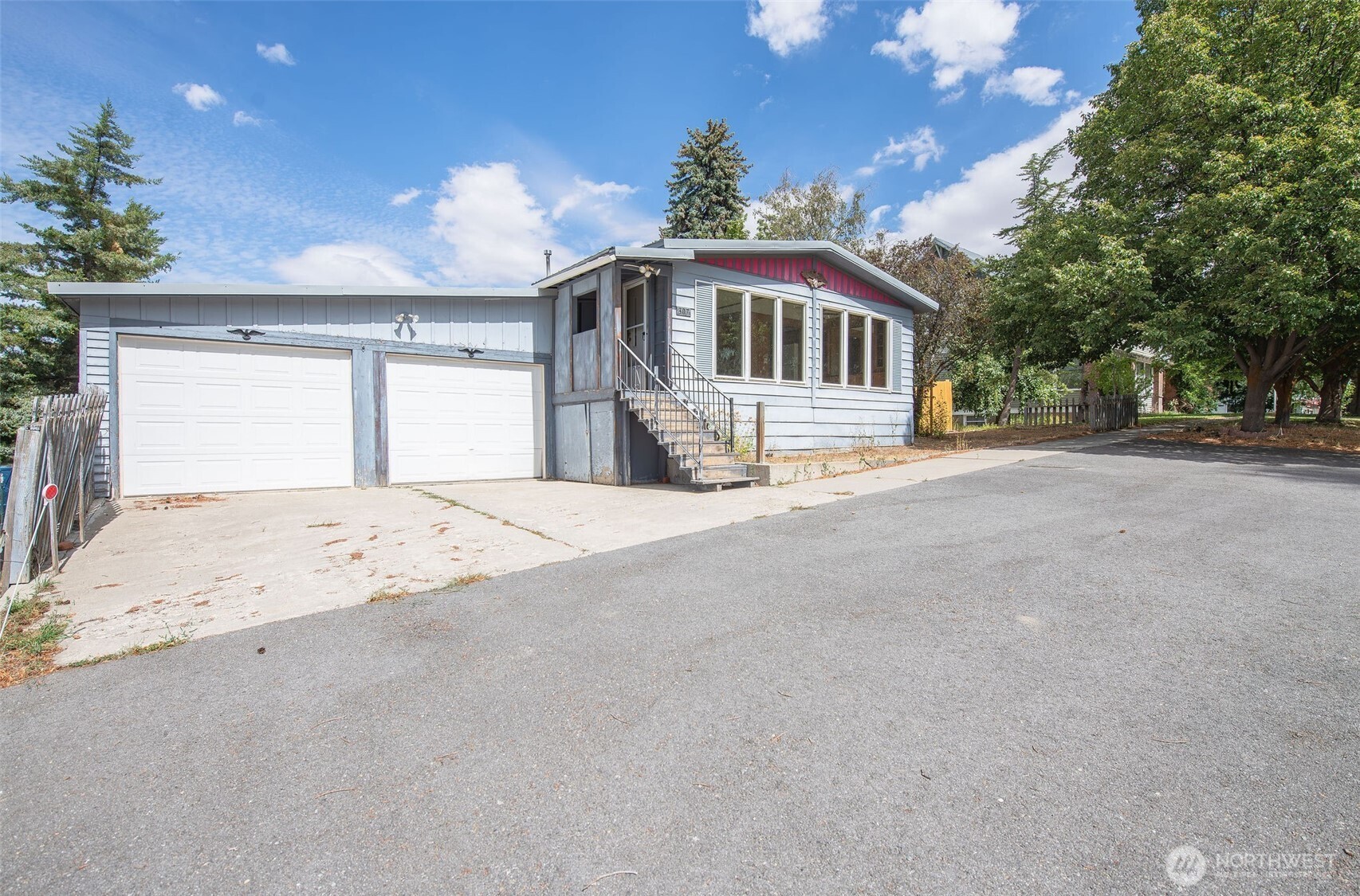 307 E Walnut Street