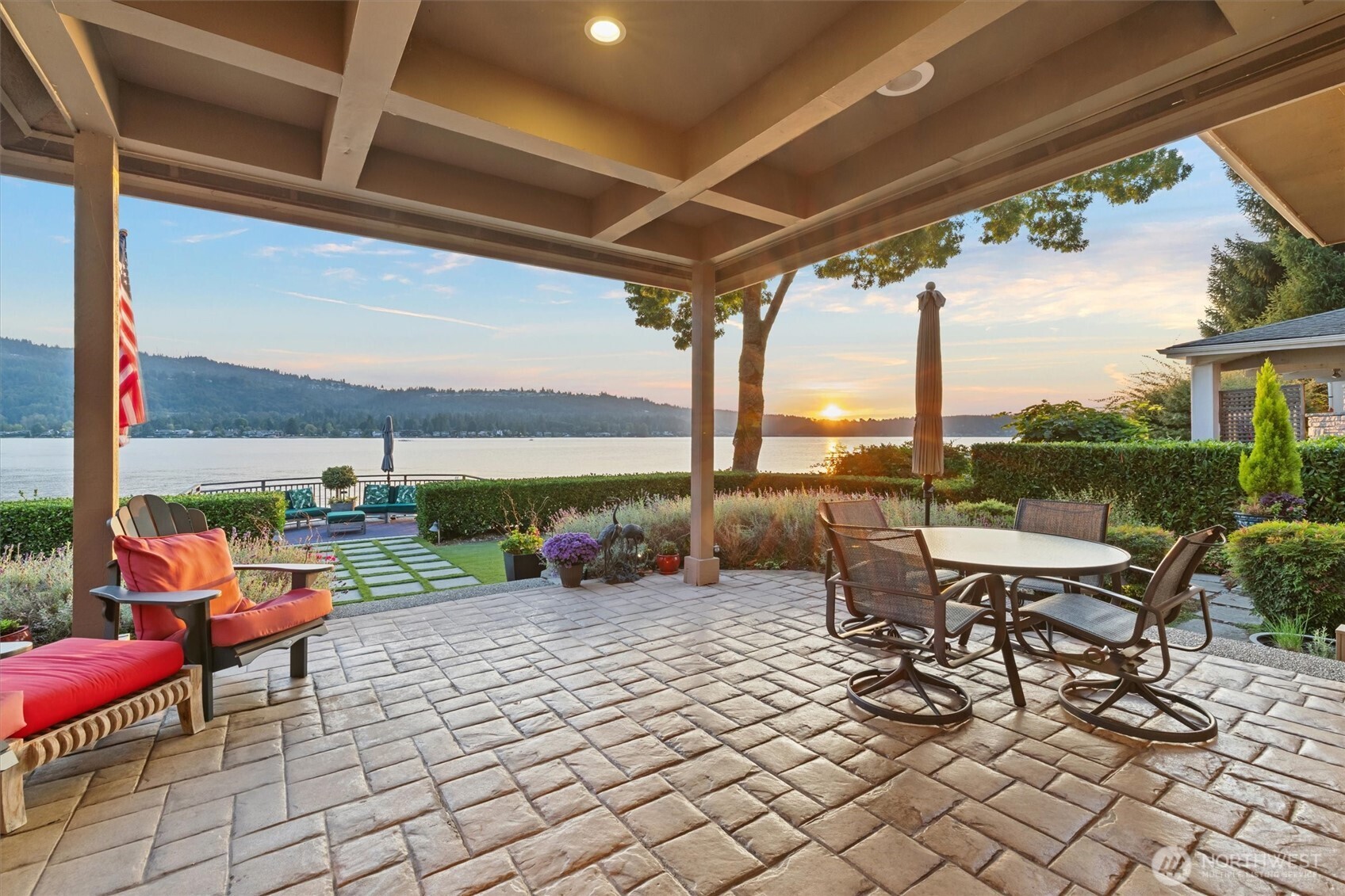 3829 E Lake Sammamish Shore Lane SE