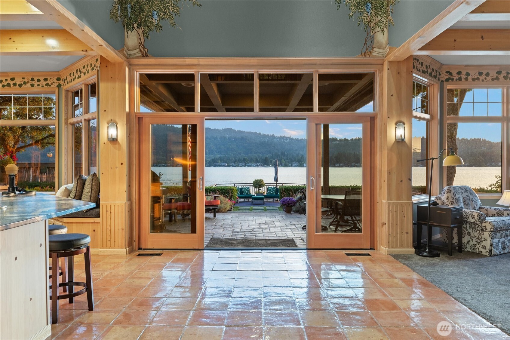 3829 E Lake Sammamish Shore Lane SE